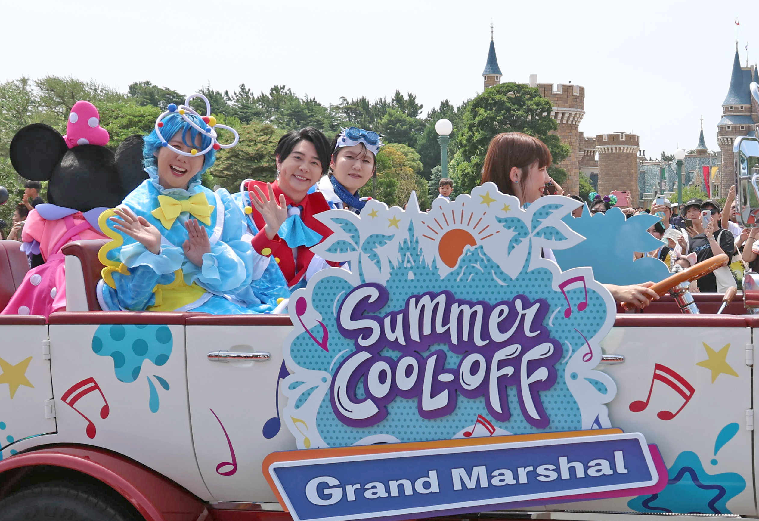 Mrs．GREEN APPLEが東京ディズニーランドにサプライズ登場 ミッキー