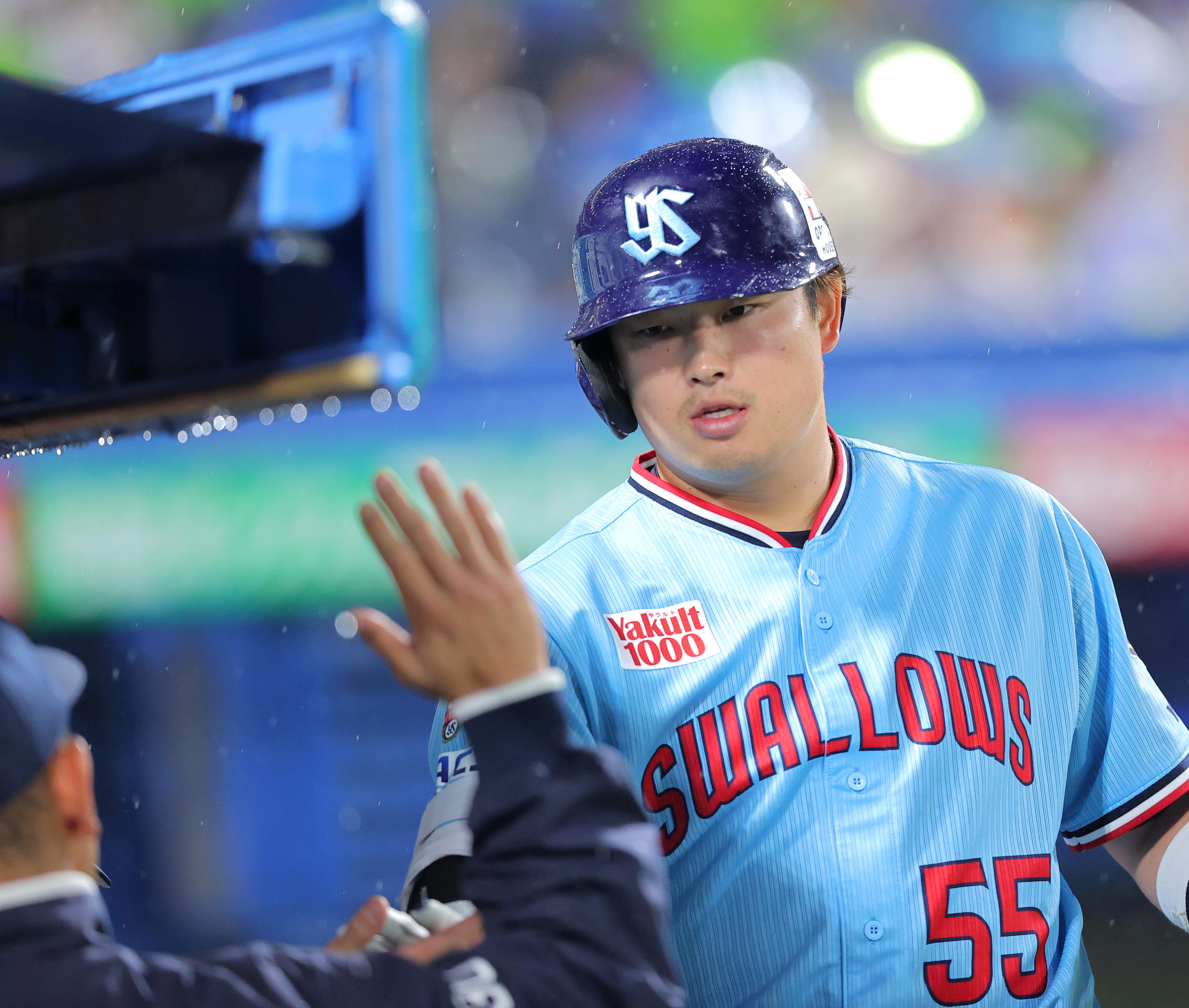 ヤクルト・村上宗隆が本塁打＆打率で2冠も…チームは2連敗で最下位