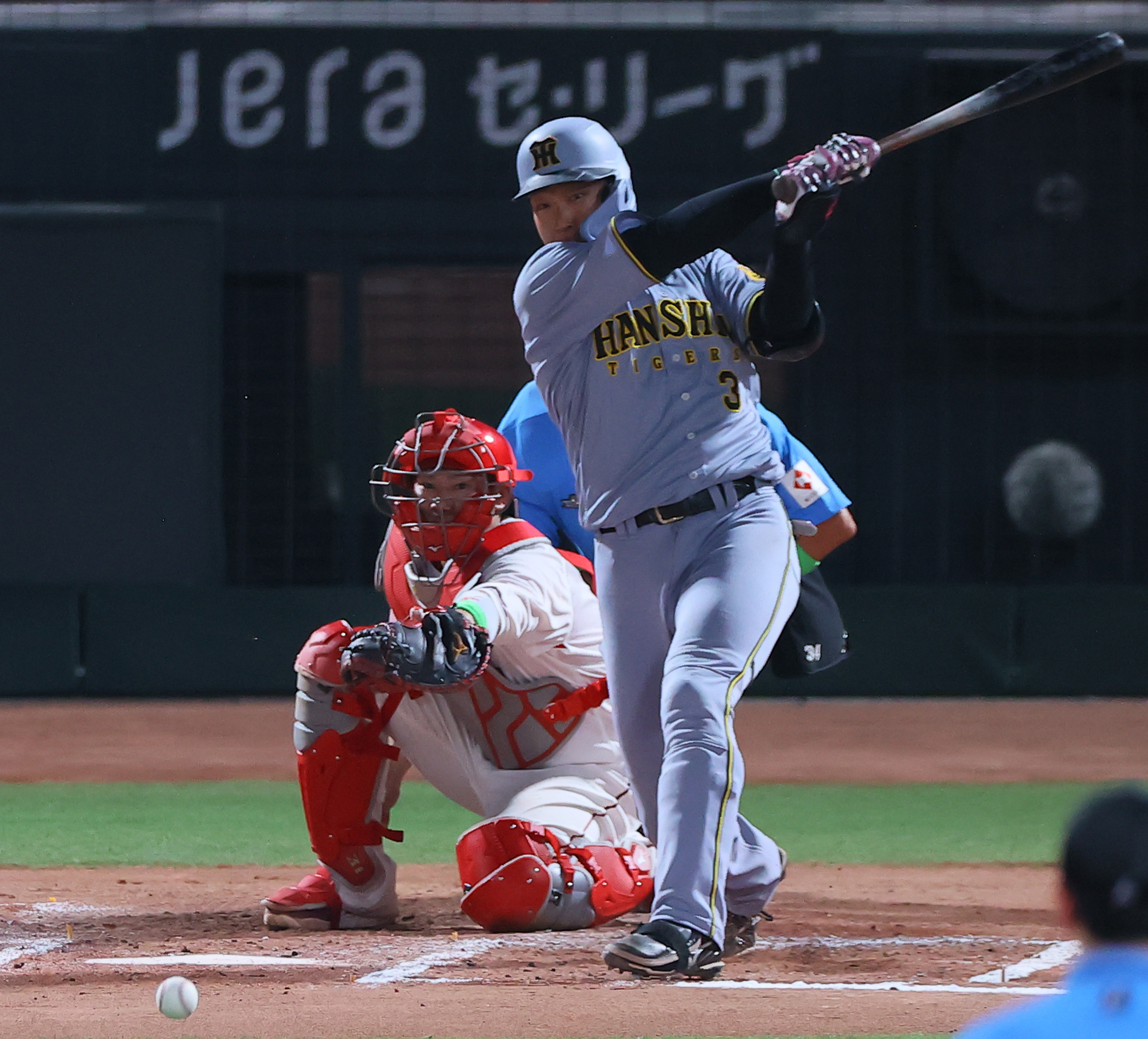 ⭐️状態確認【オマケ有　阪神タイガースユニ】佐藤輝明選手と大山悠輔選手 202205240001415-w1300_0.jpg