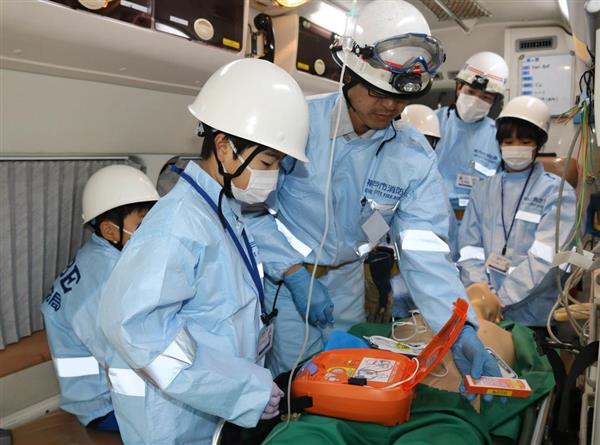 児童が救急救命士体験 「命を救うプロジェクト」 神戸市消防局 - 産経