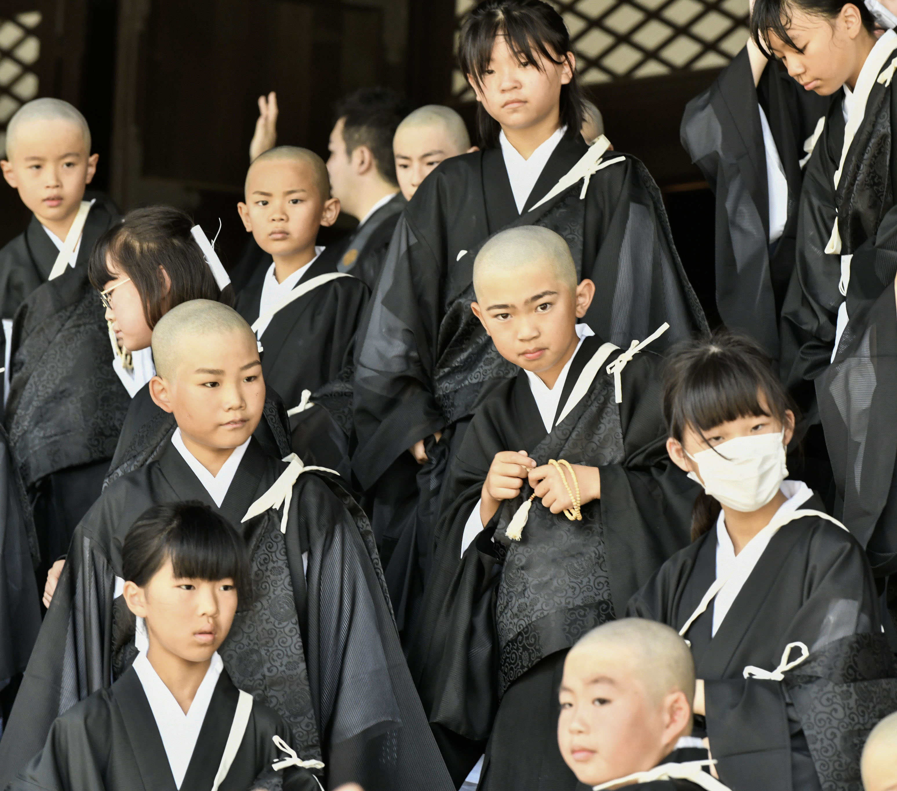 フォト】夏休みの子ども、僧侶に 京都・東本願寺で得度式 - 産経ニュース