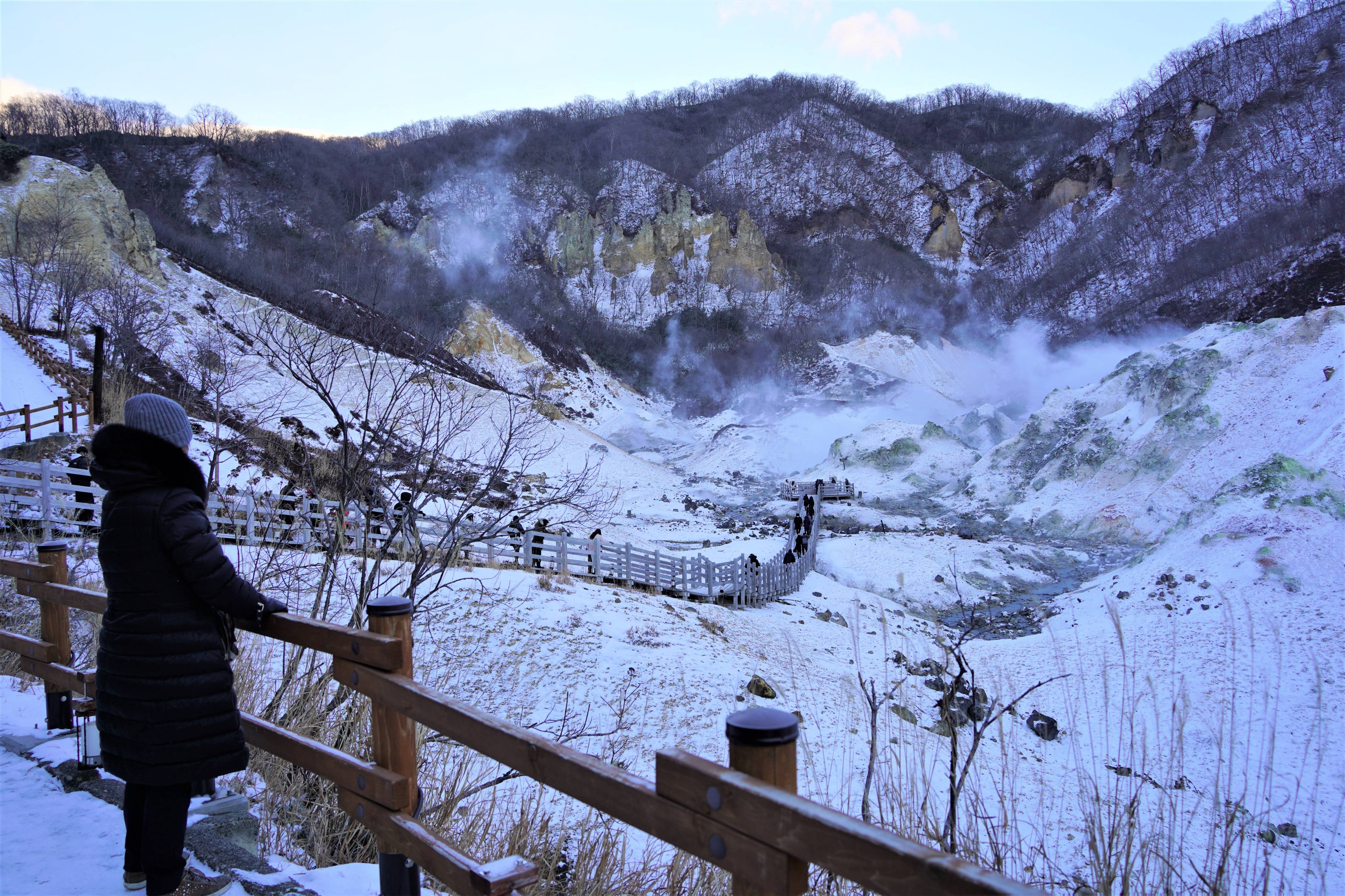 味・旅・遊】鬼棲む「地獄谷」温泉・グルメ堪能 雪景色に立ち上る湯気