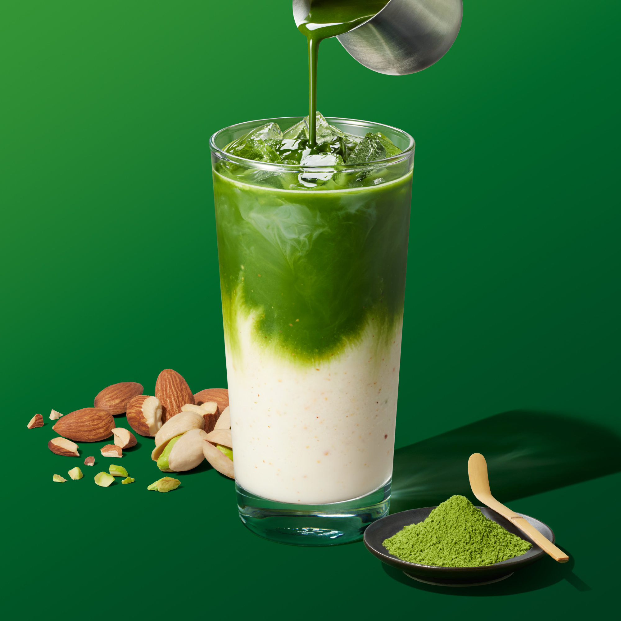 スタバ、ティー専門店で「抹茶 ＆ クラッシュ ピスタチオミルク ティー