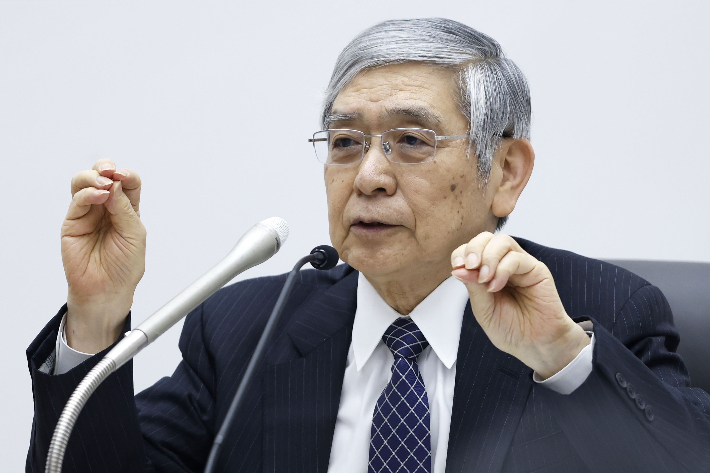 黒田日銀総裁 安倍氏の後ろ盾喪失 後任にも影響か 産経ニュース