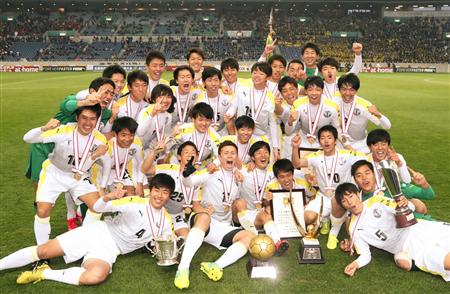 前橋育英ｖに山田監督男泣き 熱血指導３５年目の歓喜 高校サッカー サンスポ