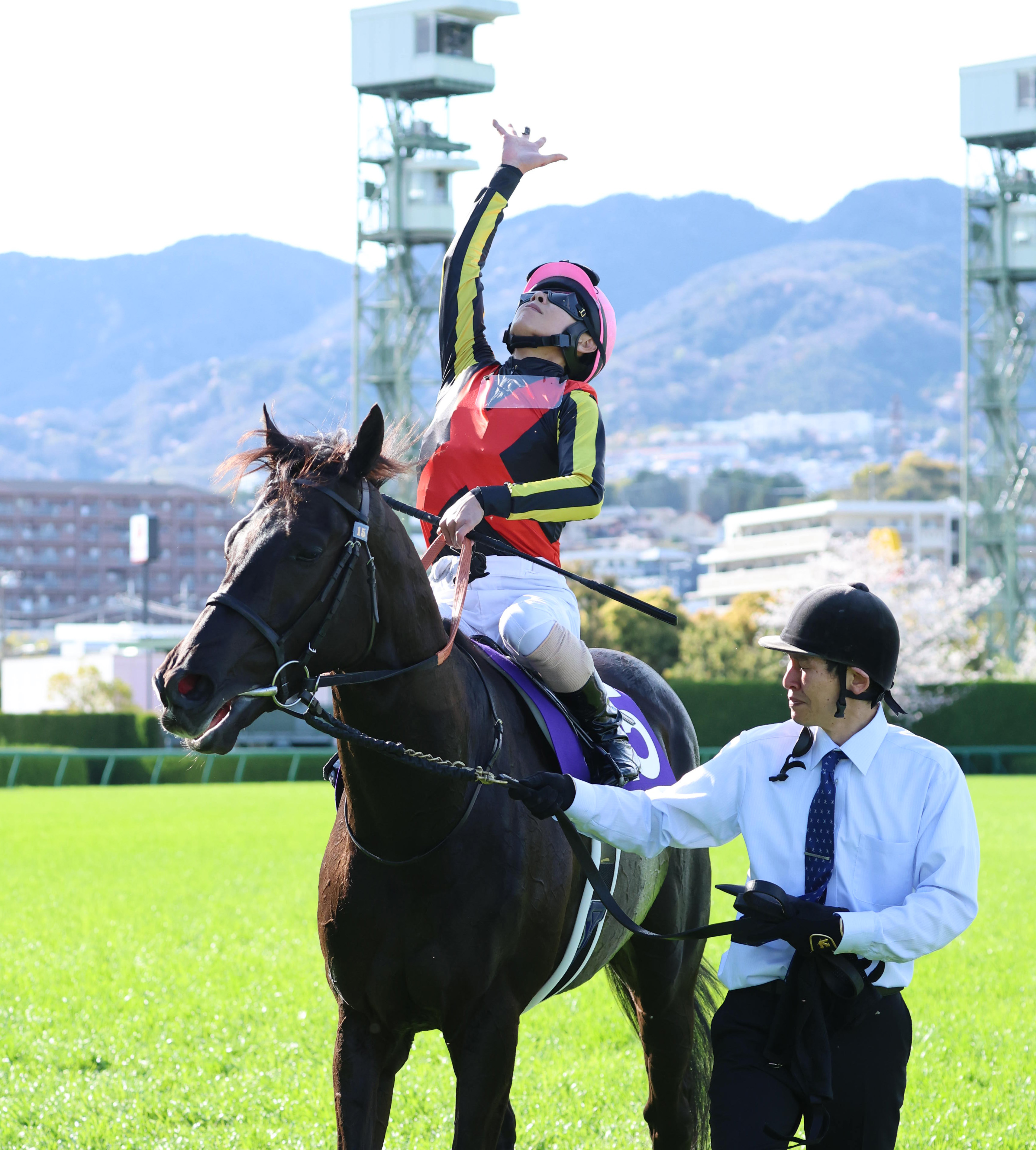 大阪杯】クロワデュノール1番人気に応えて復活V 北村友一騎手「強い