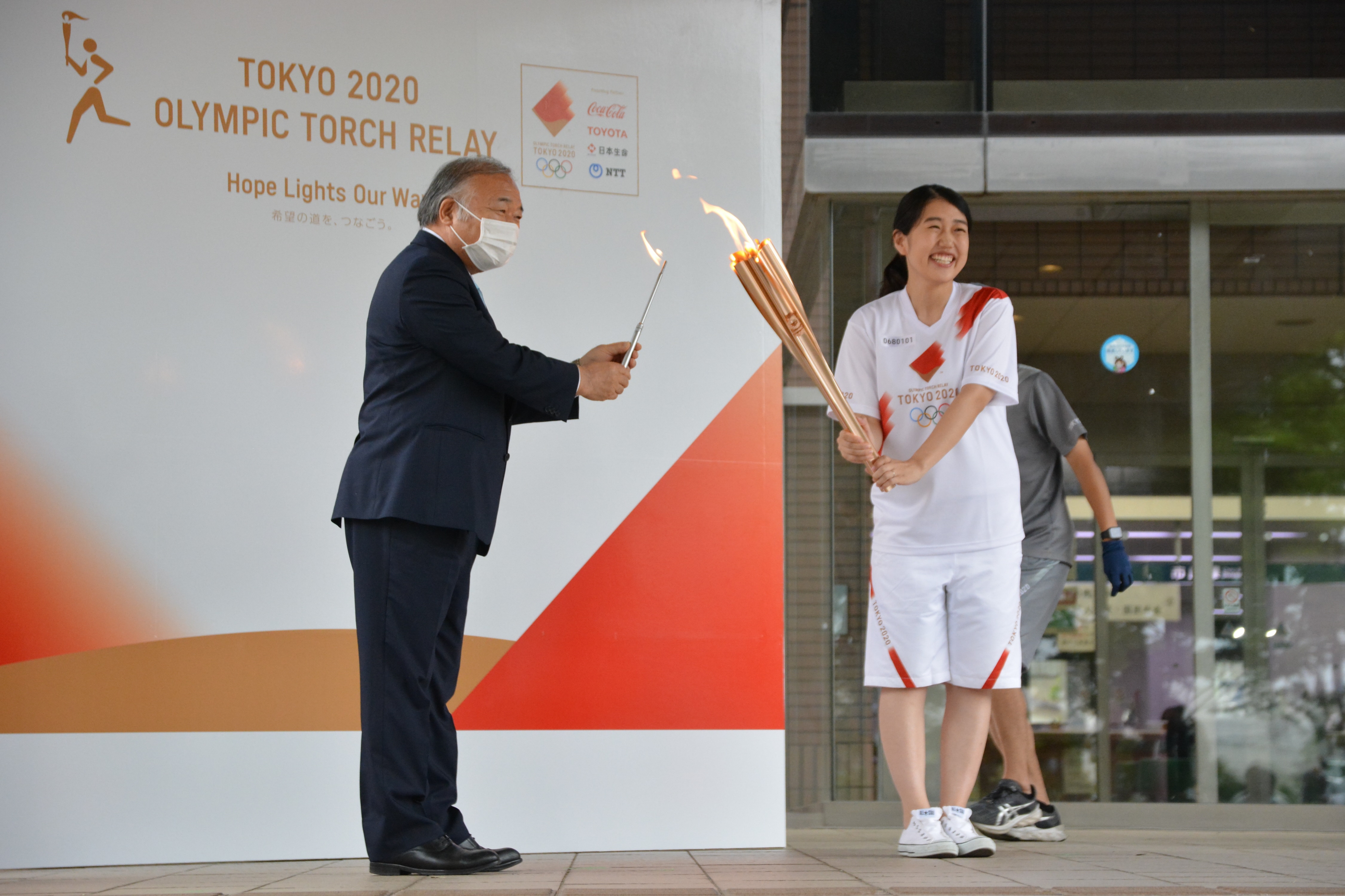 聖火リレー】ランナー８１人が越後路駆ける 新潟１日目 - 産経ニュース