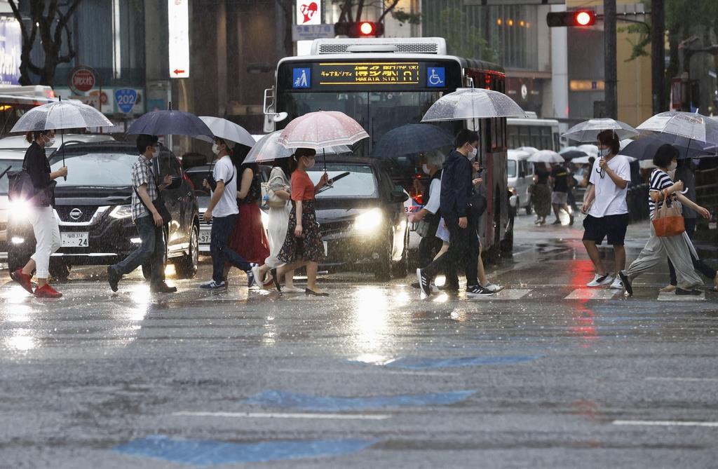 九州南部で猛烈な雨の恐れ 前線停滞 関東甲信も イザ