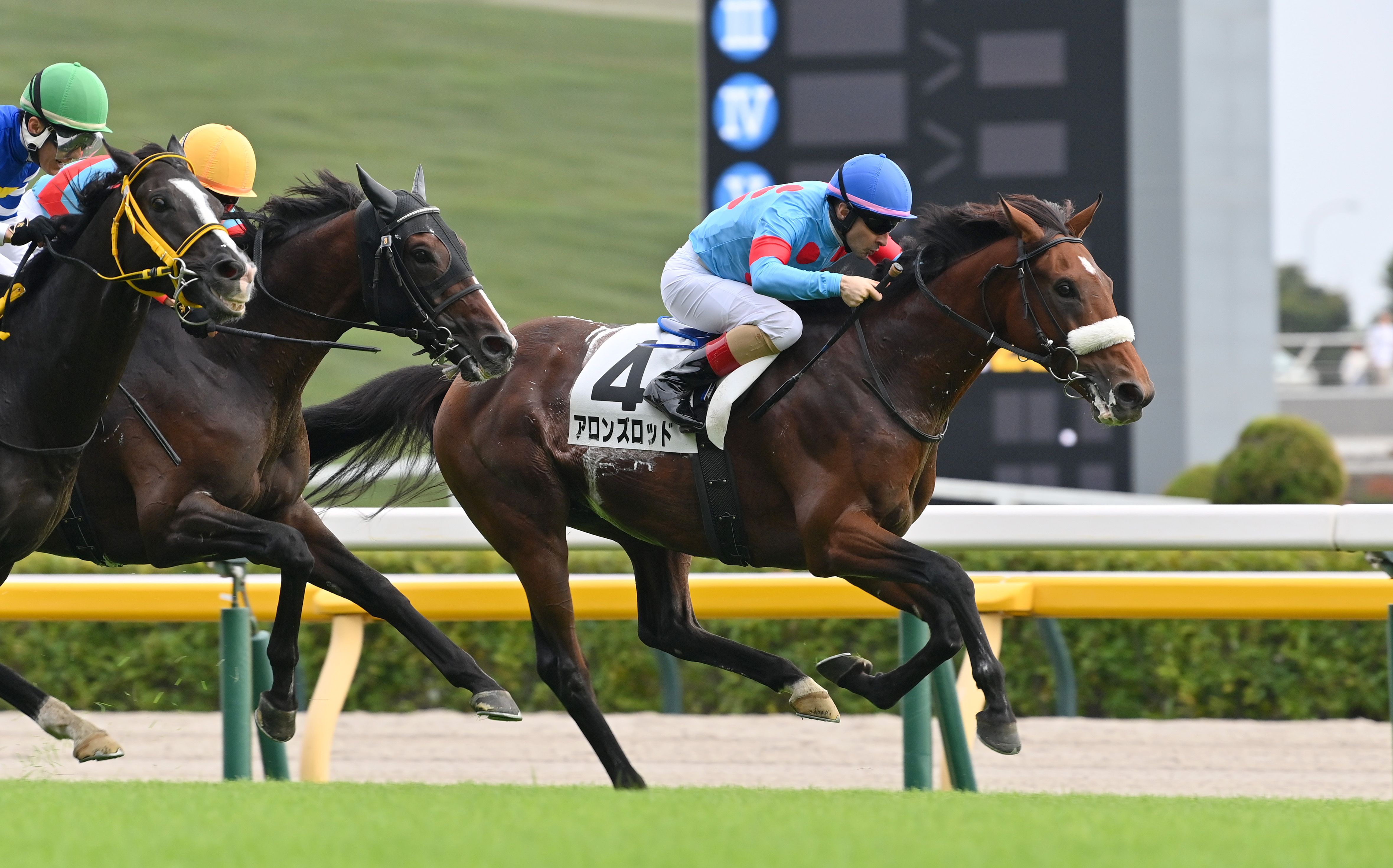アーモンドアイの初子アロンズロッドが2勝目ゲット！ ルメール騎手 