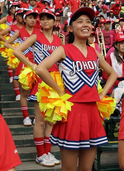 甲子園・夏】アルプスから 汗、笑顔、涙…はじける若さ、もうひとつの