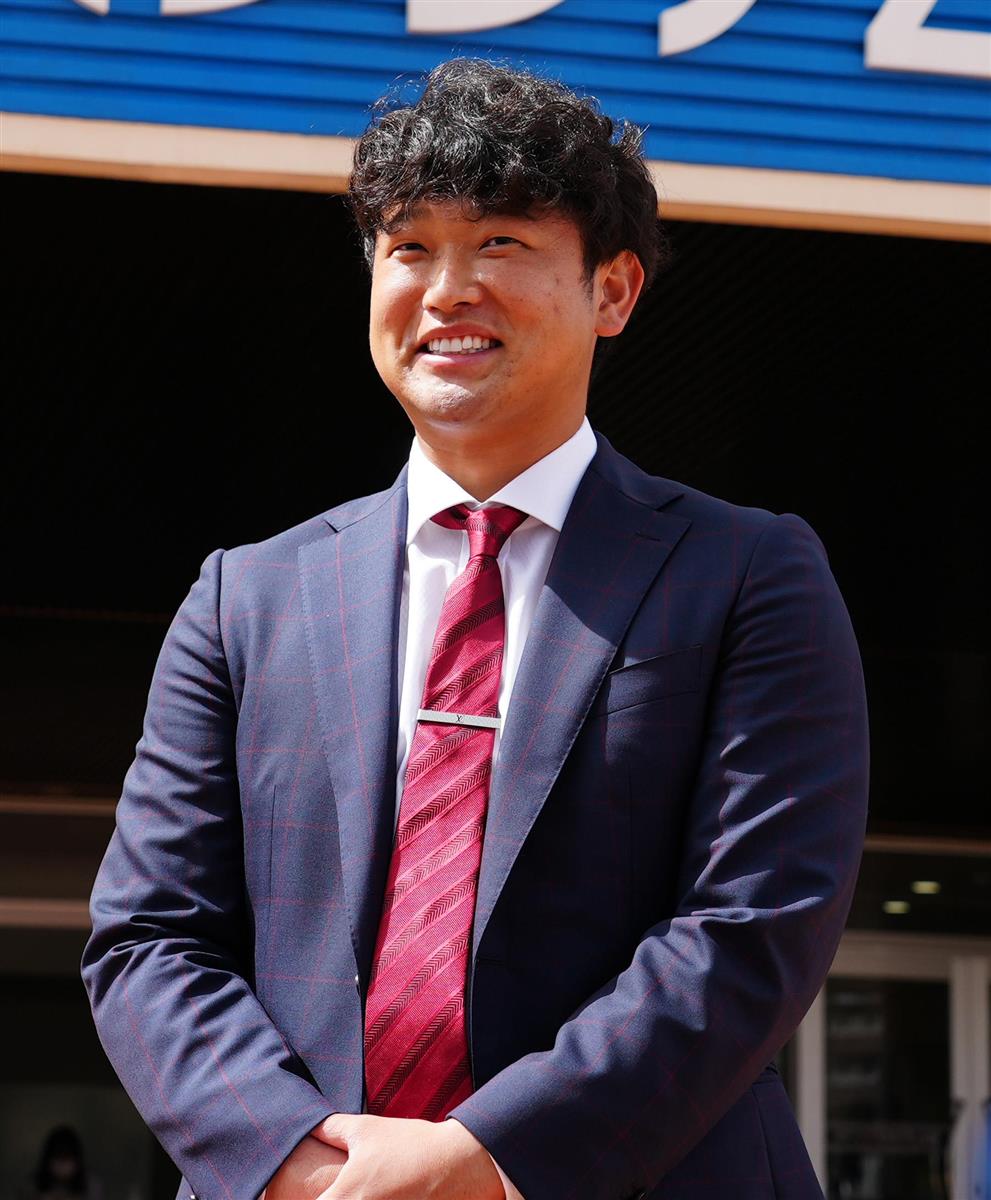 楽天から日本ハムにトレードの池田隆英、栗山監督らにあいさつ - サンスポ