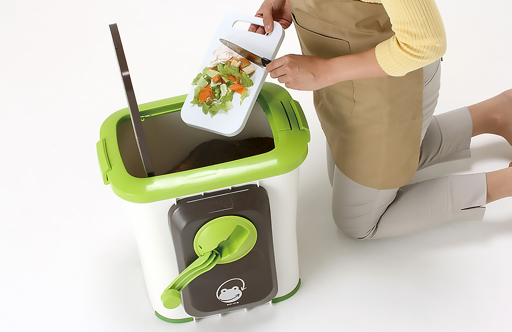 キッチンで使える。電気がいらない生ごみ処理機「自然にカエルS