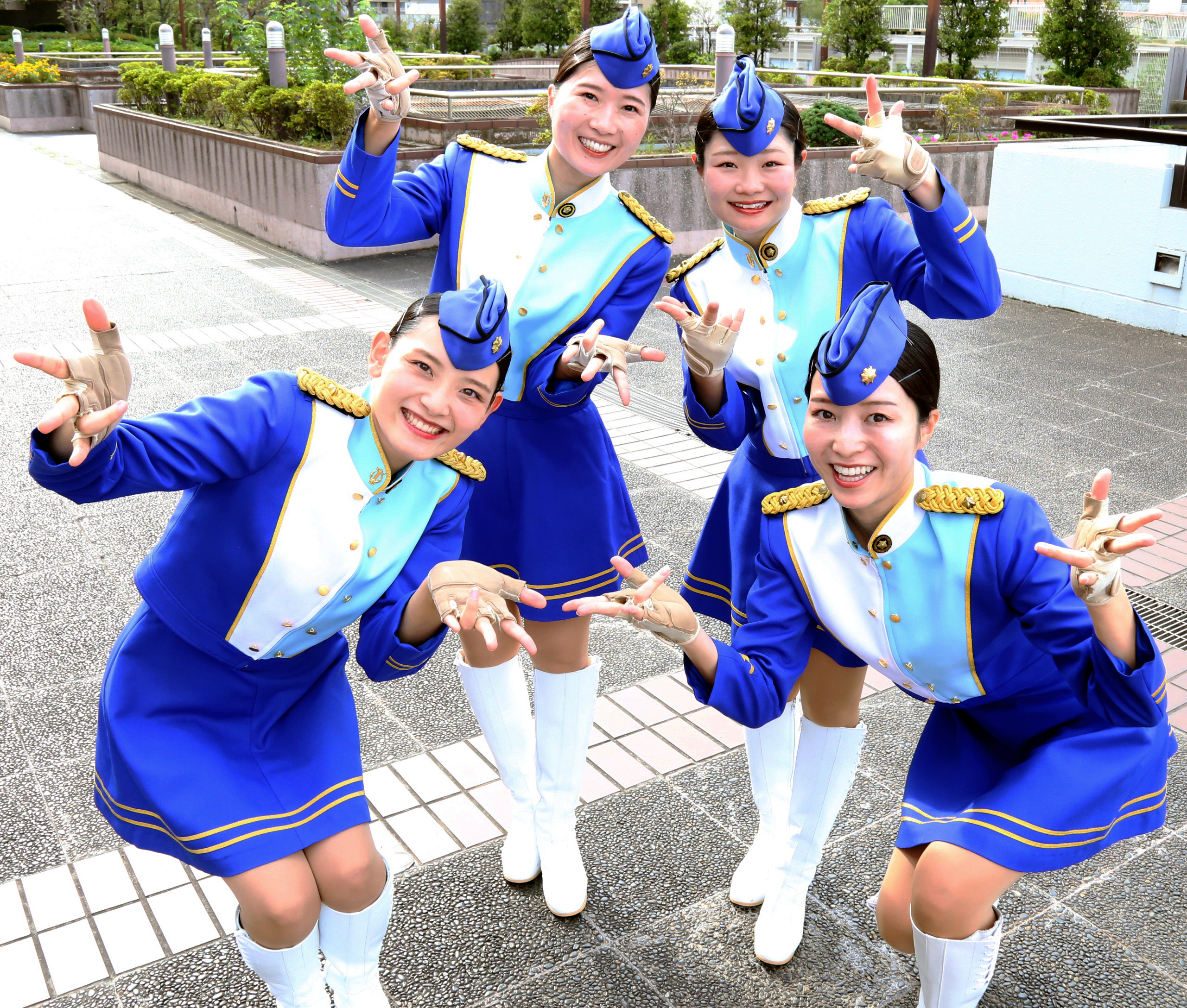 千葉県警カラーガード隊に期待の新人 「美爆音」の習志野高吹奏楽部