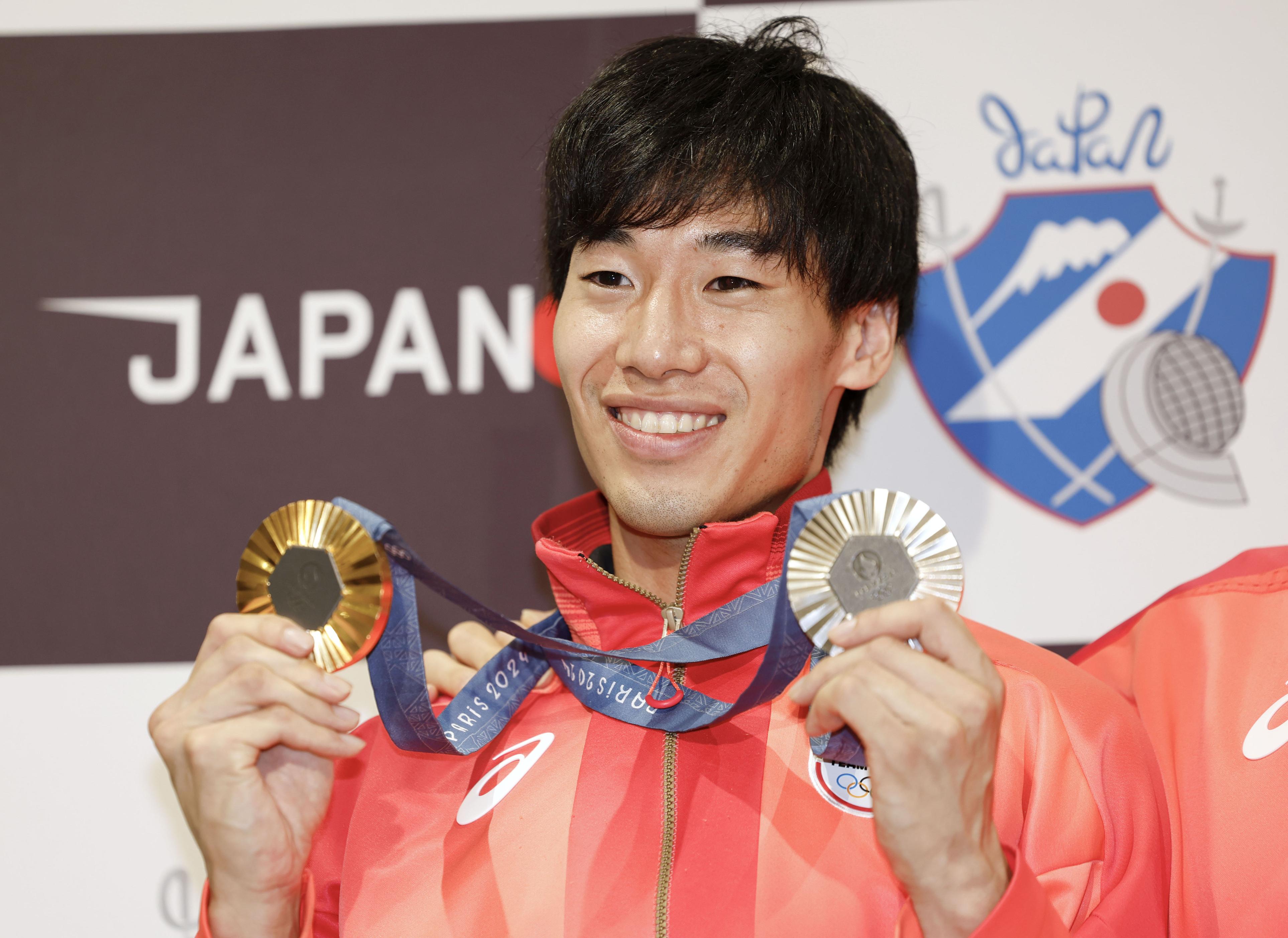 加納虹輝「夢のような時間」 日本代表が帰国／フェンシング - サンスポ