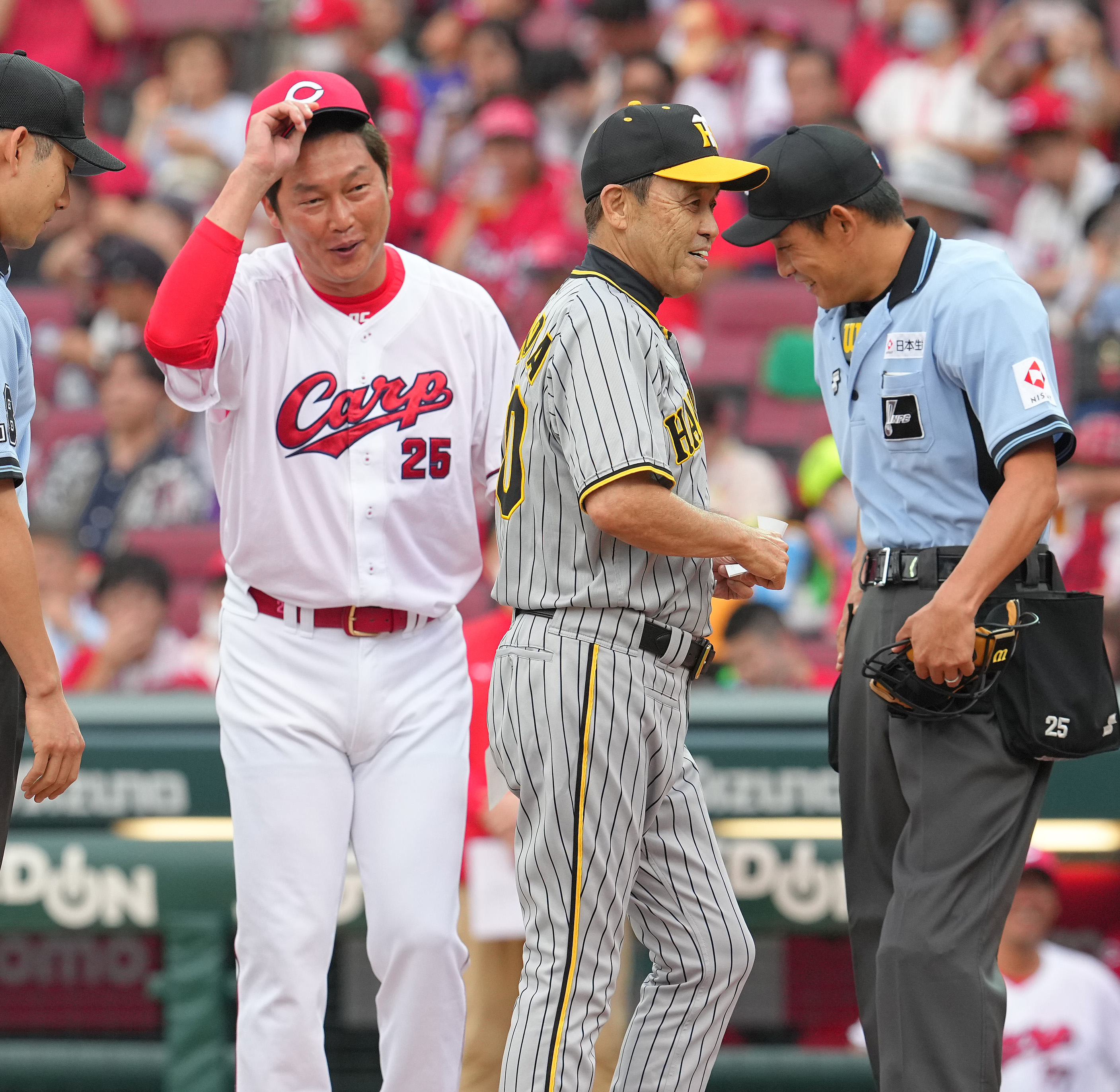 広島逆転！虎の連勝止めた　新井監督「誰を褒めていいかわからないぐらい良かった」
