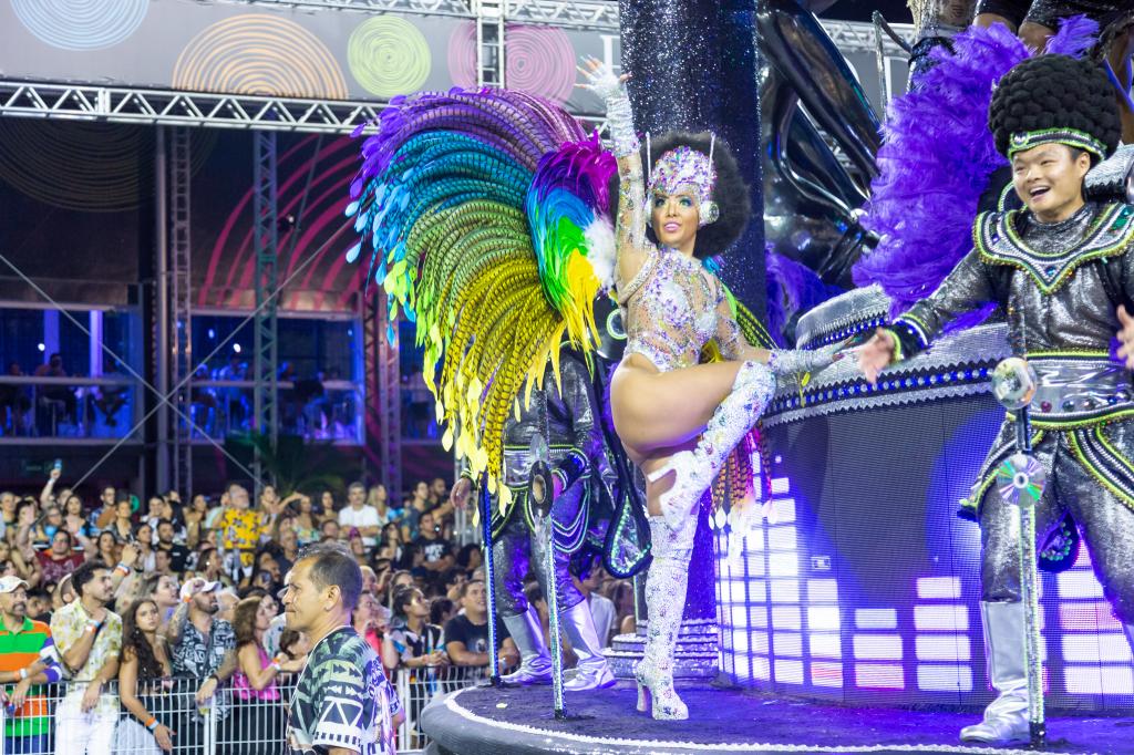日本人女性が単独センター！ブラジル・サンパウロのカーニバルで快挙