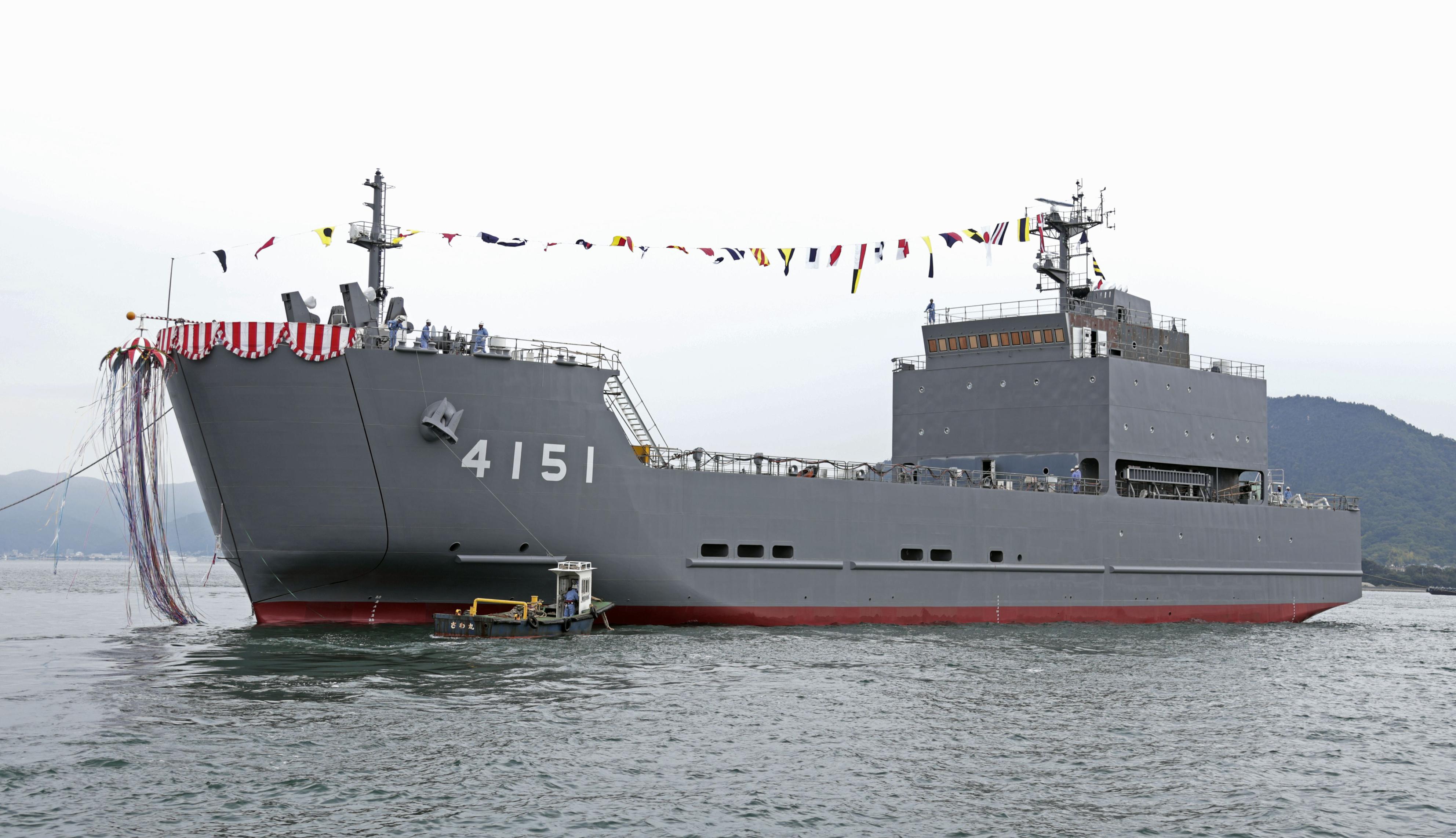 初の陸上自衛隊輸送艦にほんばれ進水記念 防衛省「自衛隊海上輸送群」の船舶名は「にほんばれ」 広島で