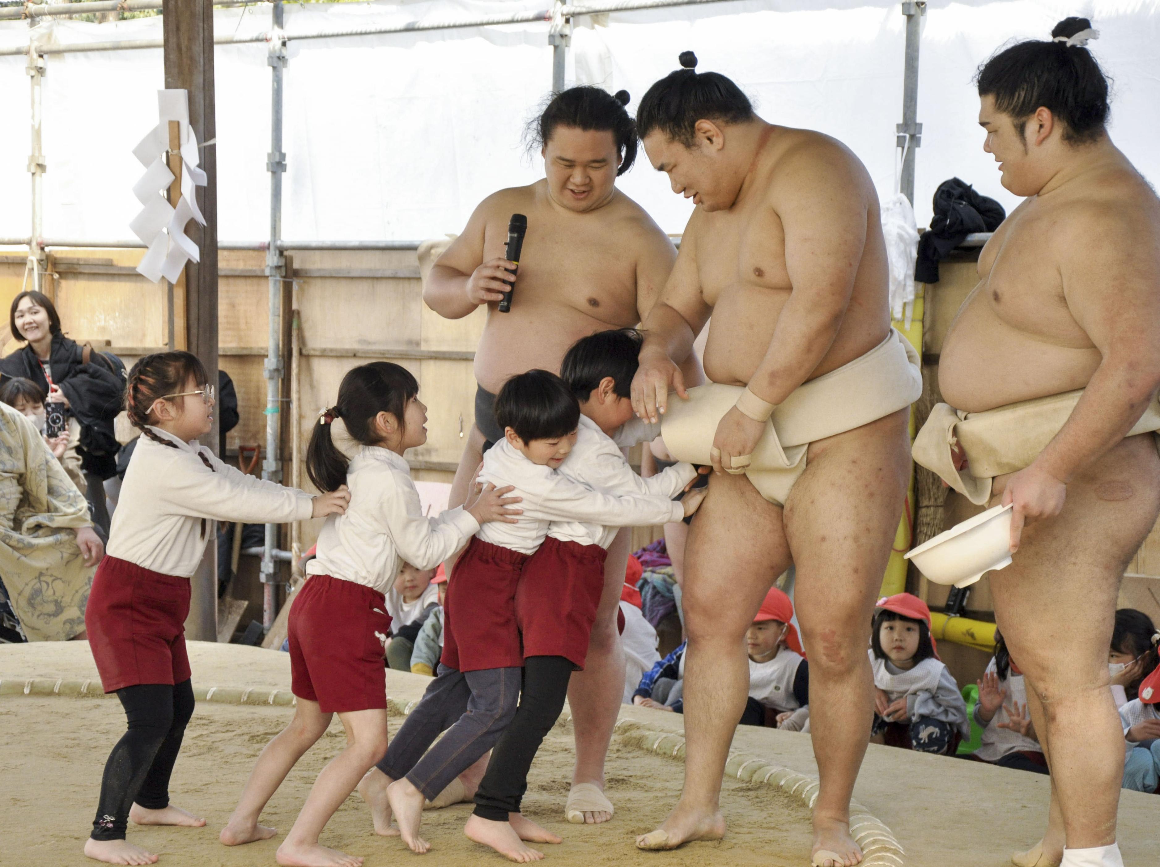 横綱・豊昇龍、明生らと18番「いい感じで稽古できた」 幼稚園児との