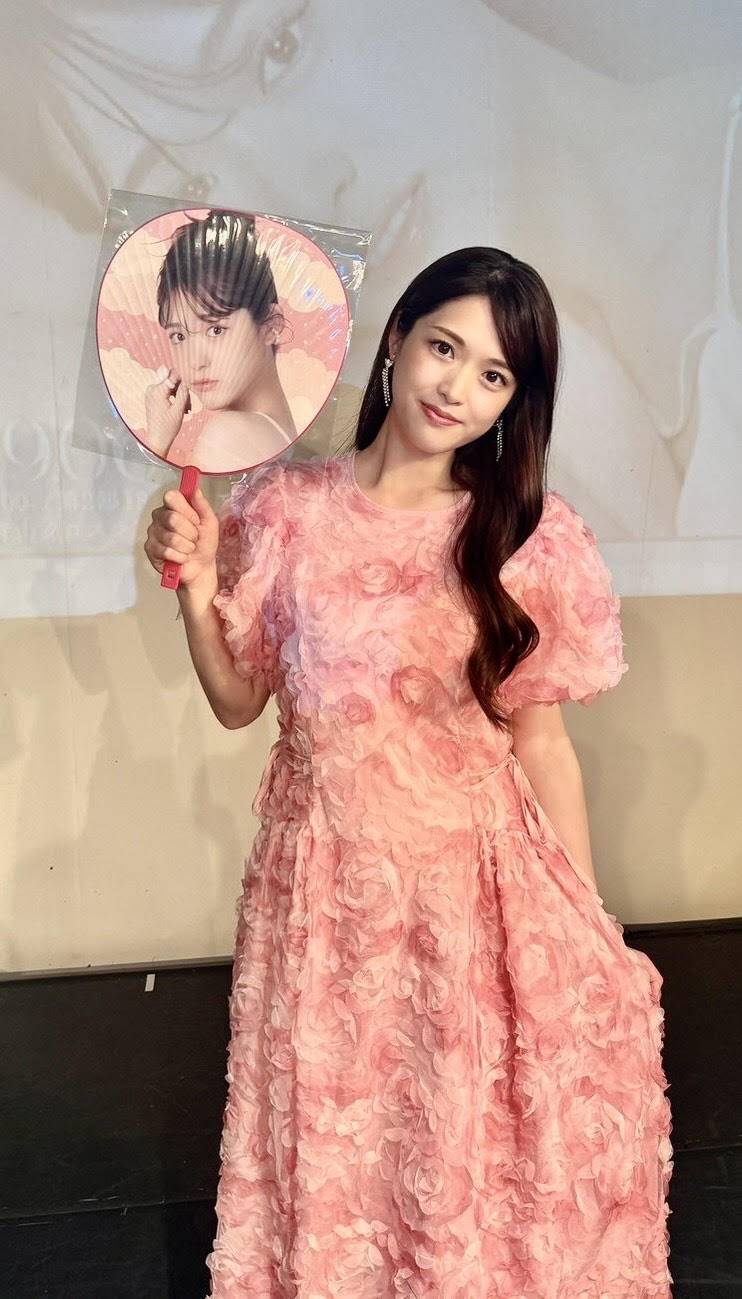 さゆりんご　松村沙友理　 BIRTHDAYイベント　ペンライト 本体 さゆりんごがバースデーイベント スタイル維持は「腹筋を意識