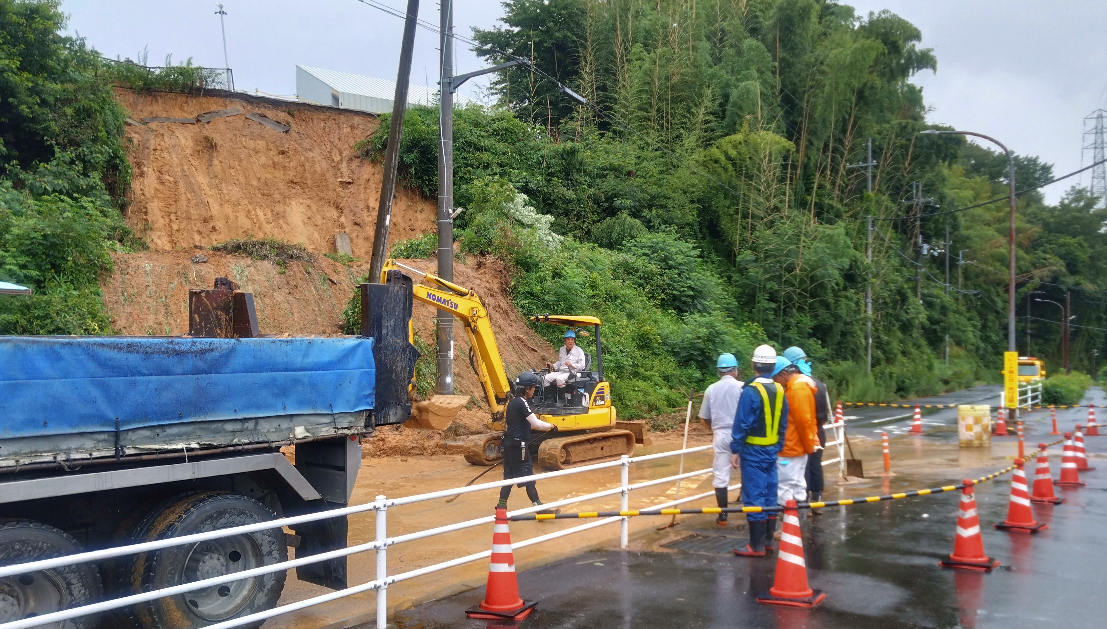 市道沿いで土砂崩れ けが人なし 大津で未明に史上最大の降水量観測 3