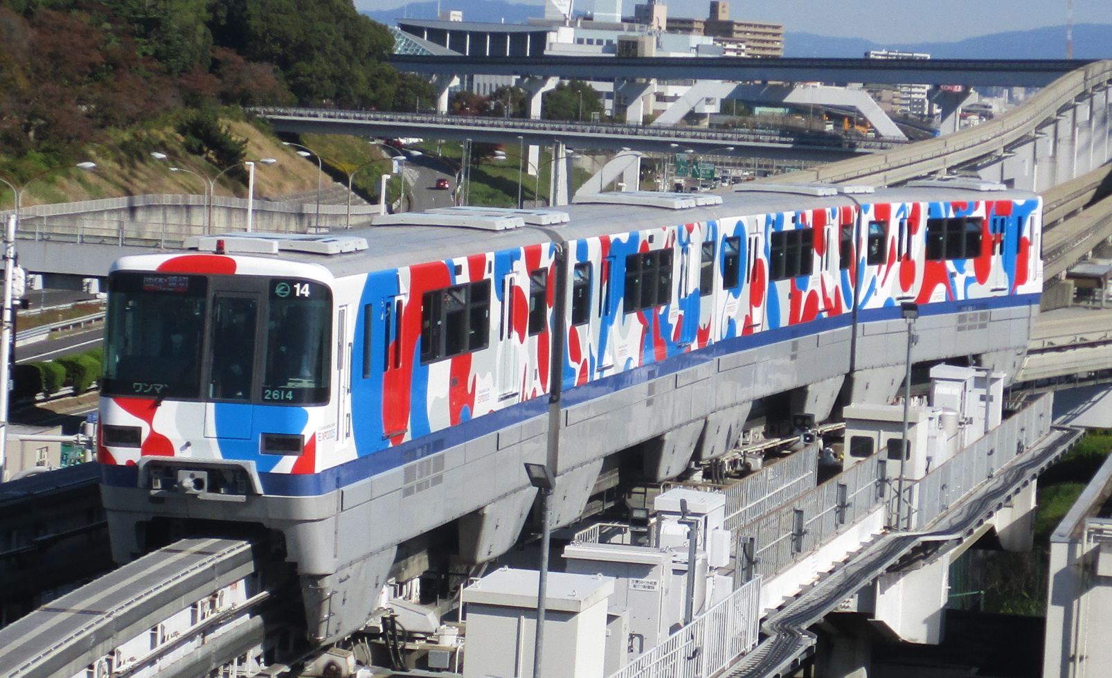 万博カラーでラッピング 大阪モノレール 特別車両の運行開始