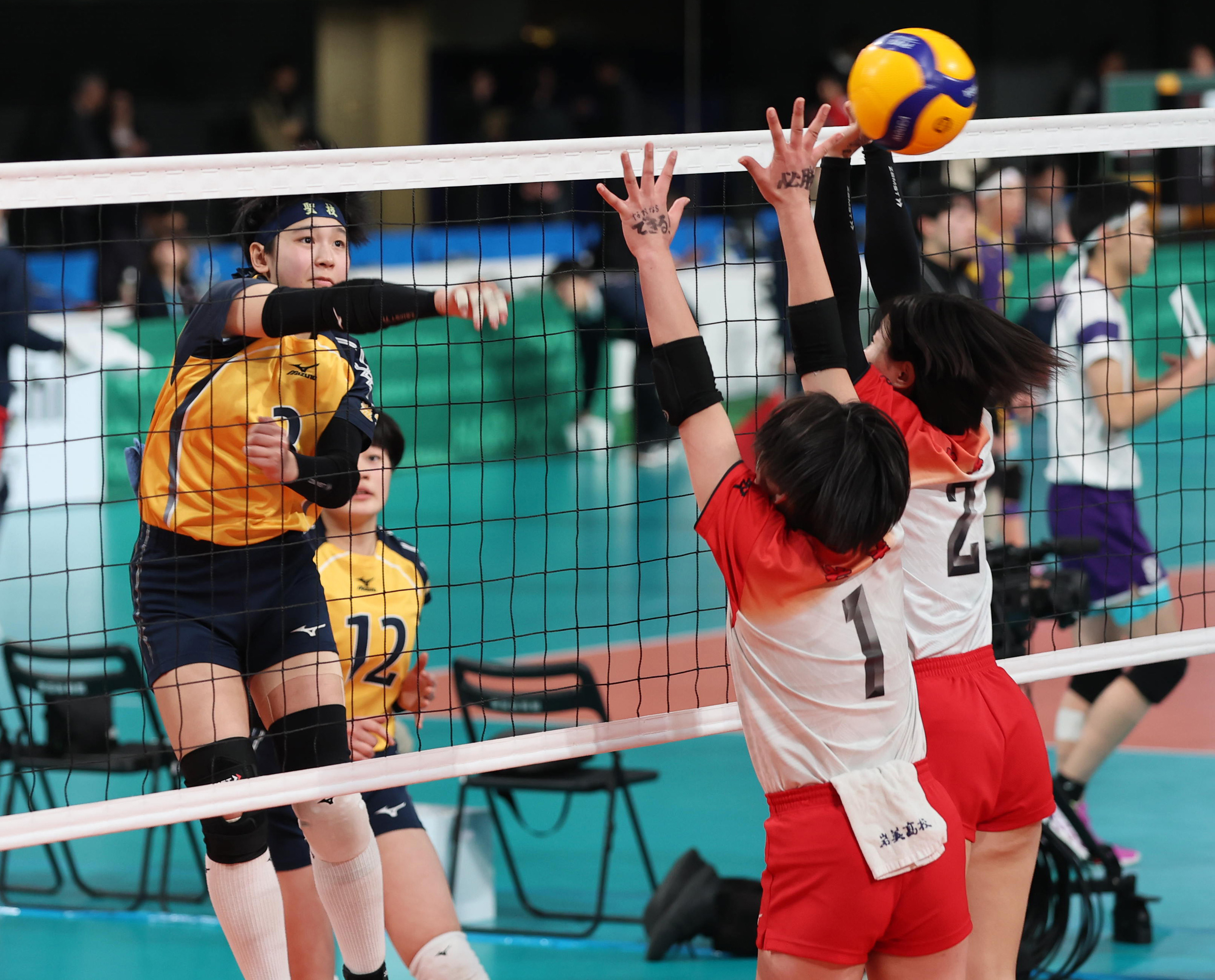 1勝でき安心」滋賀・近江兄弟社 フルセットの激戦制し、岩美を下す