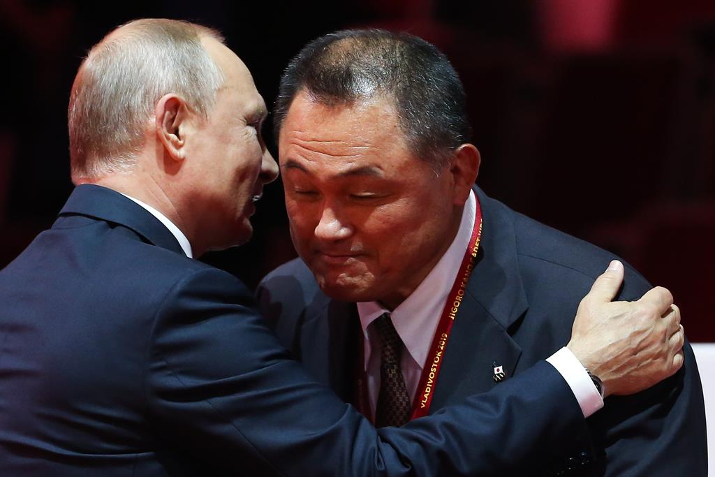 山下泰裕JOC会長に名誉勲章 ロシアのプーチン大統領（写真