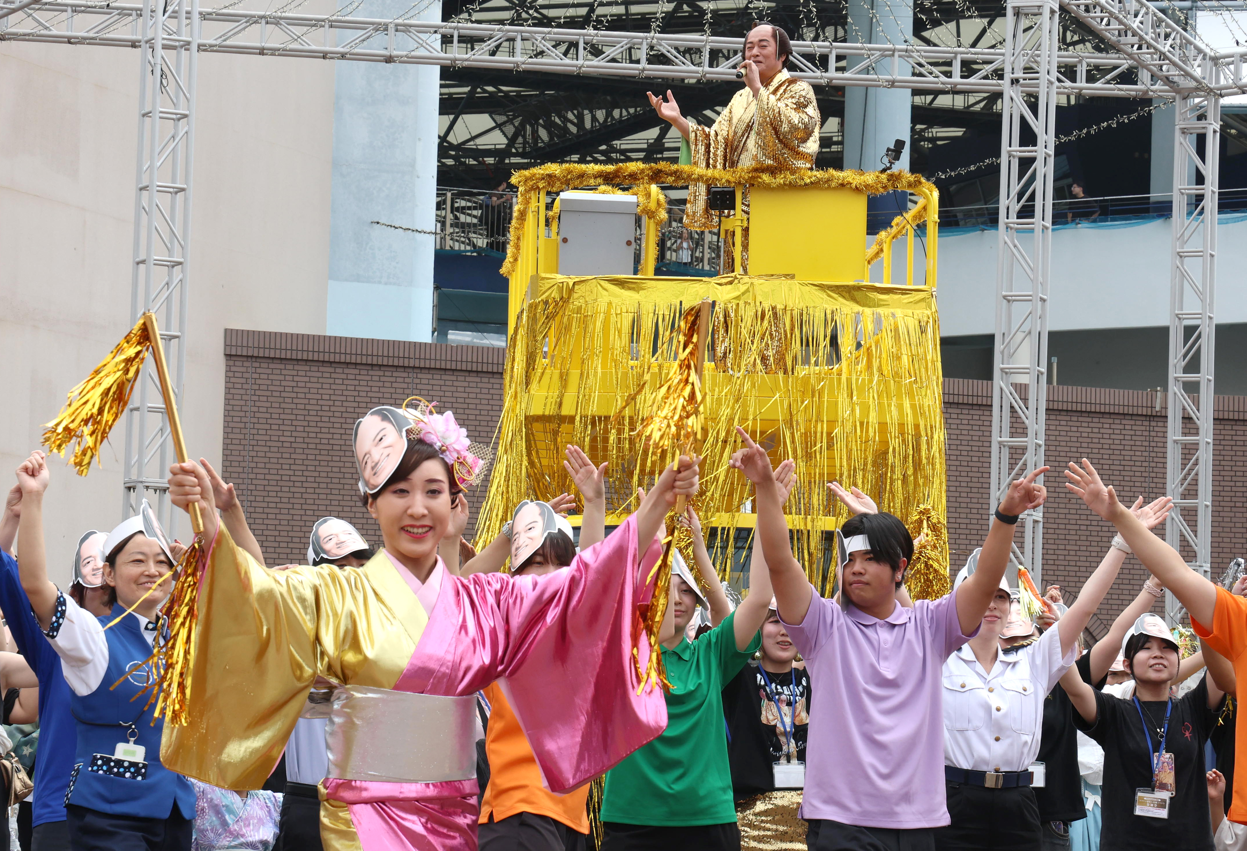 SW全日晴れが契約の条件？ 松平健さんが晴天祈願 「マツケンまみれ