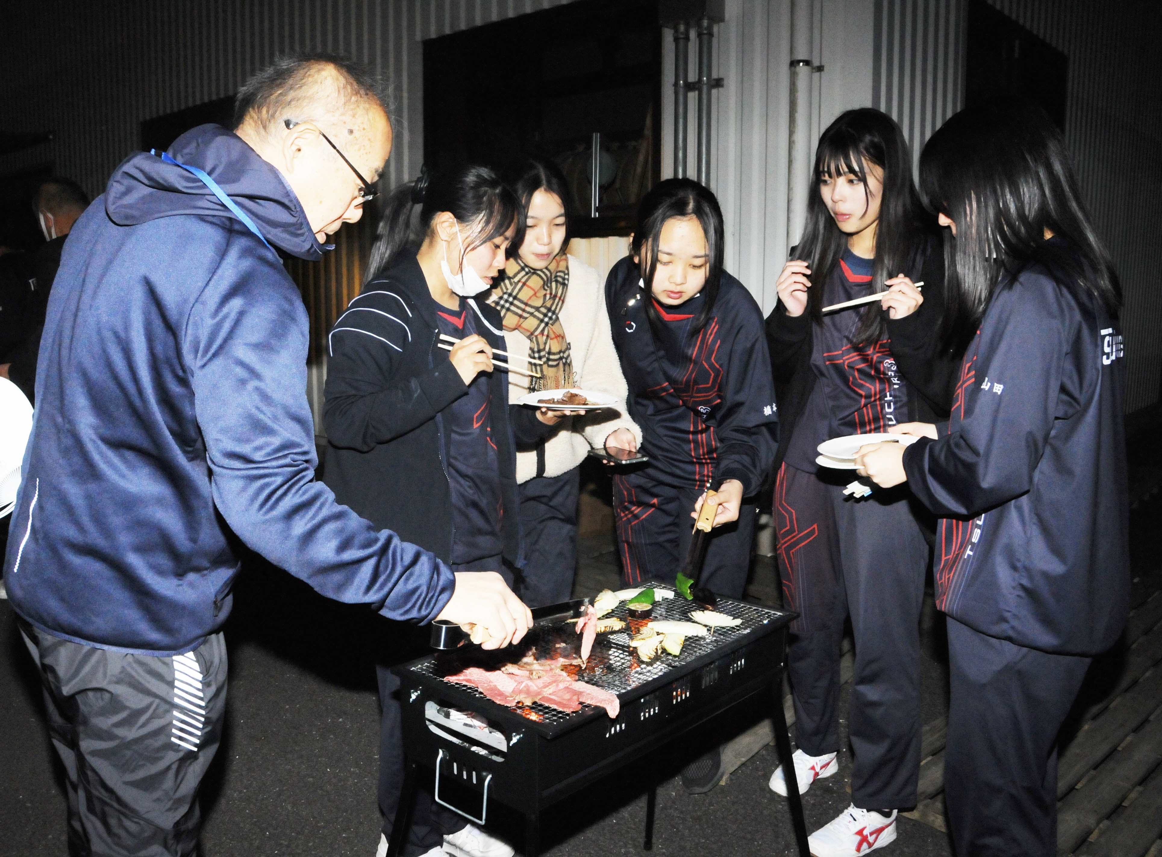 体育館でキャンプしてみた 茨城の高校生が「避難所」体験 - 産経ニュース