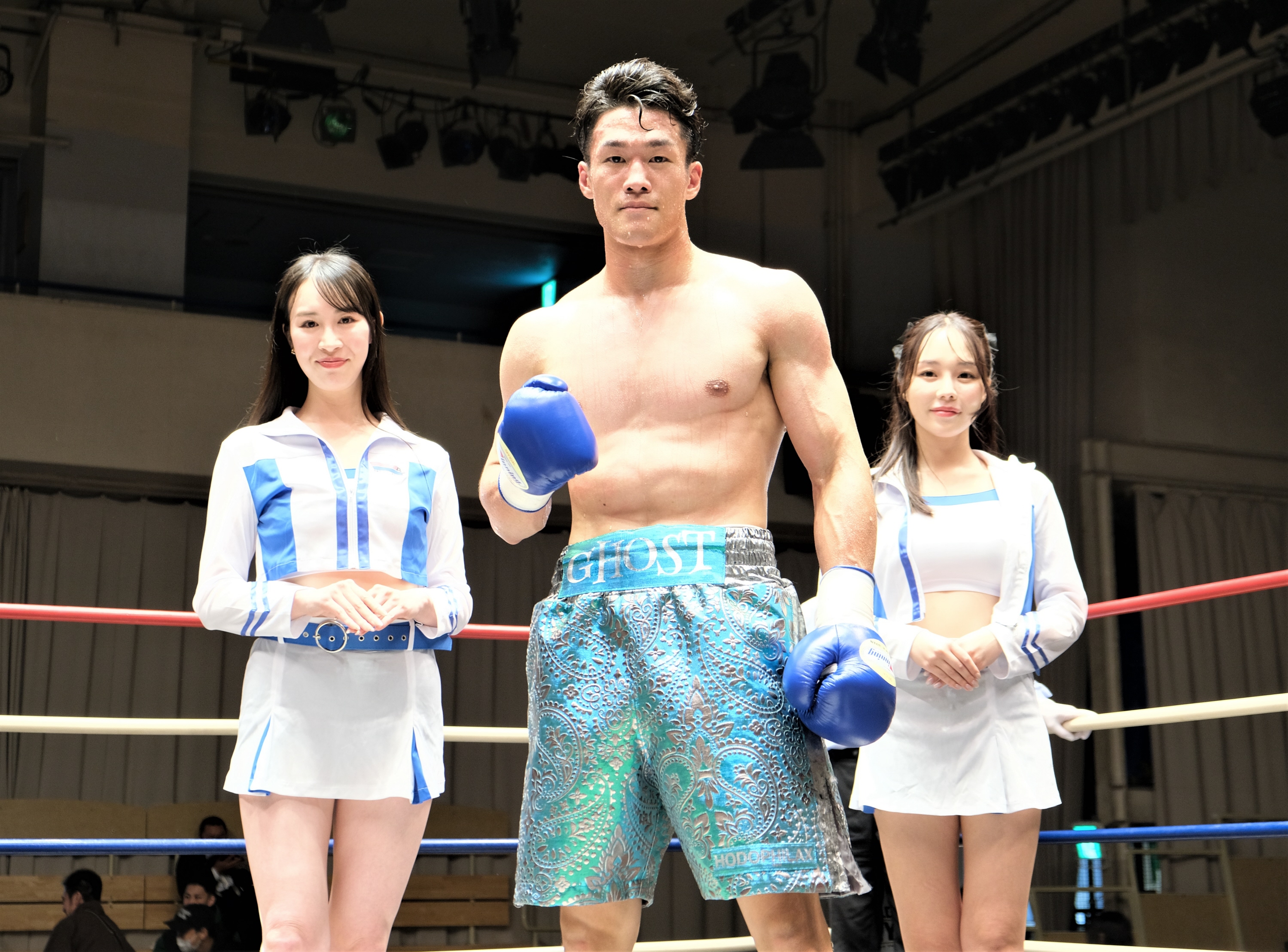 ボクシング】和製メイウェザーの渡来美響、強打者の関根幸太朗に4回TKOで圧勝 「一試合一試合が世界につながる道」（1/2ページ） - サンスポ