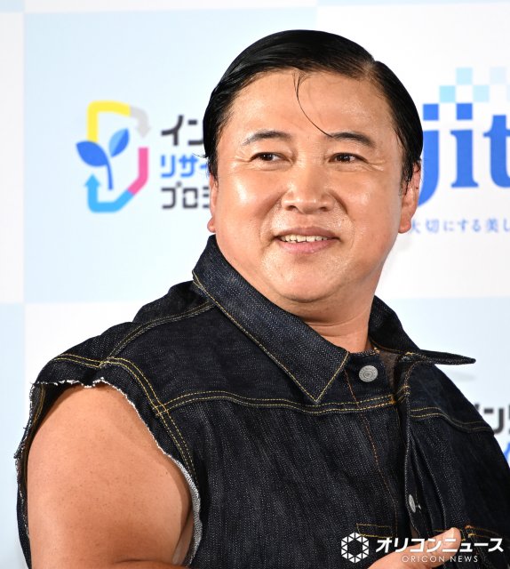 スギちゃん スギちゃん、おろしたてデニム地衣装が硬すぎて動きが小さめに