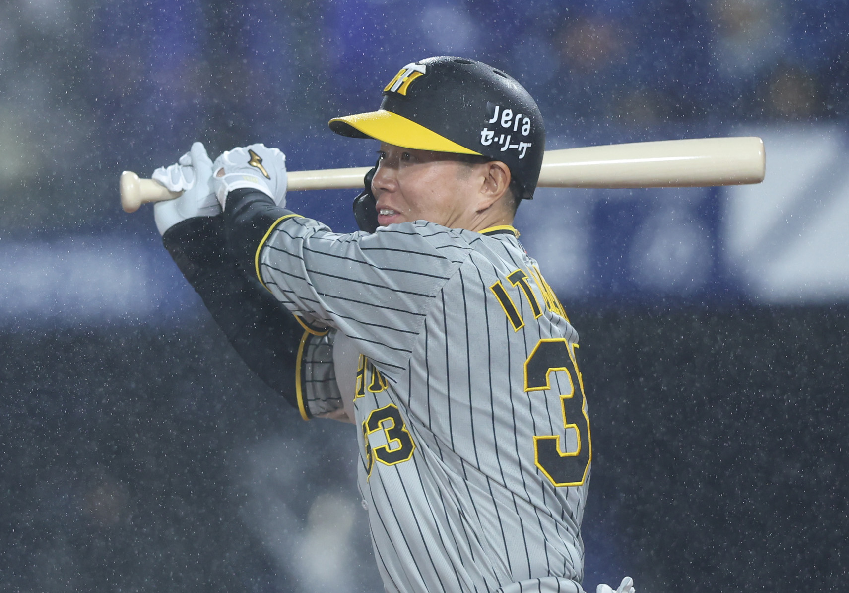 阪神・糸原健斗、今季2安打目となる九回先頭代打安打で逆転劇の起点に
