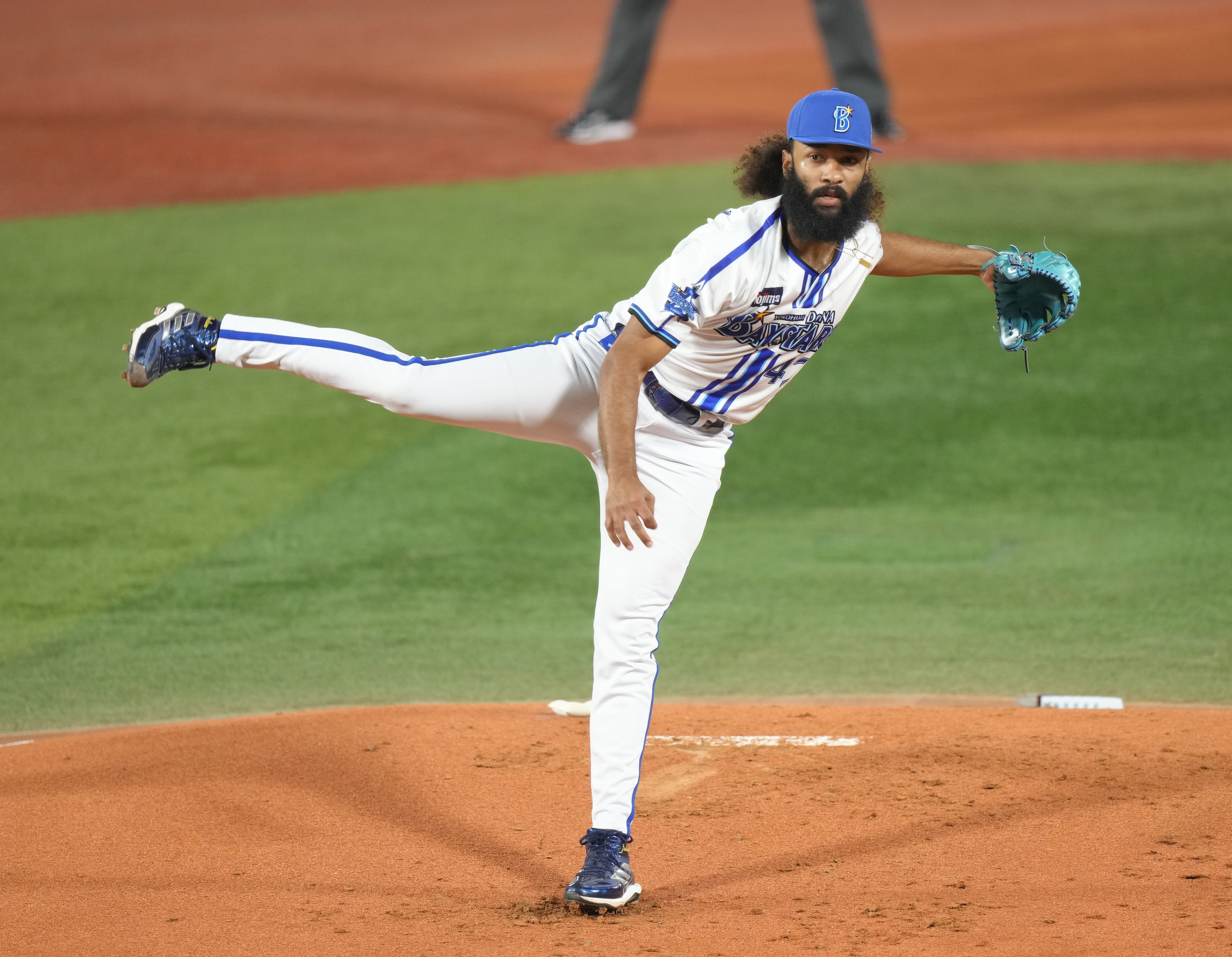 横浜DeNAベイスターズジャクソン選手スパイク mqdefault.jpg