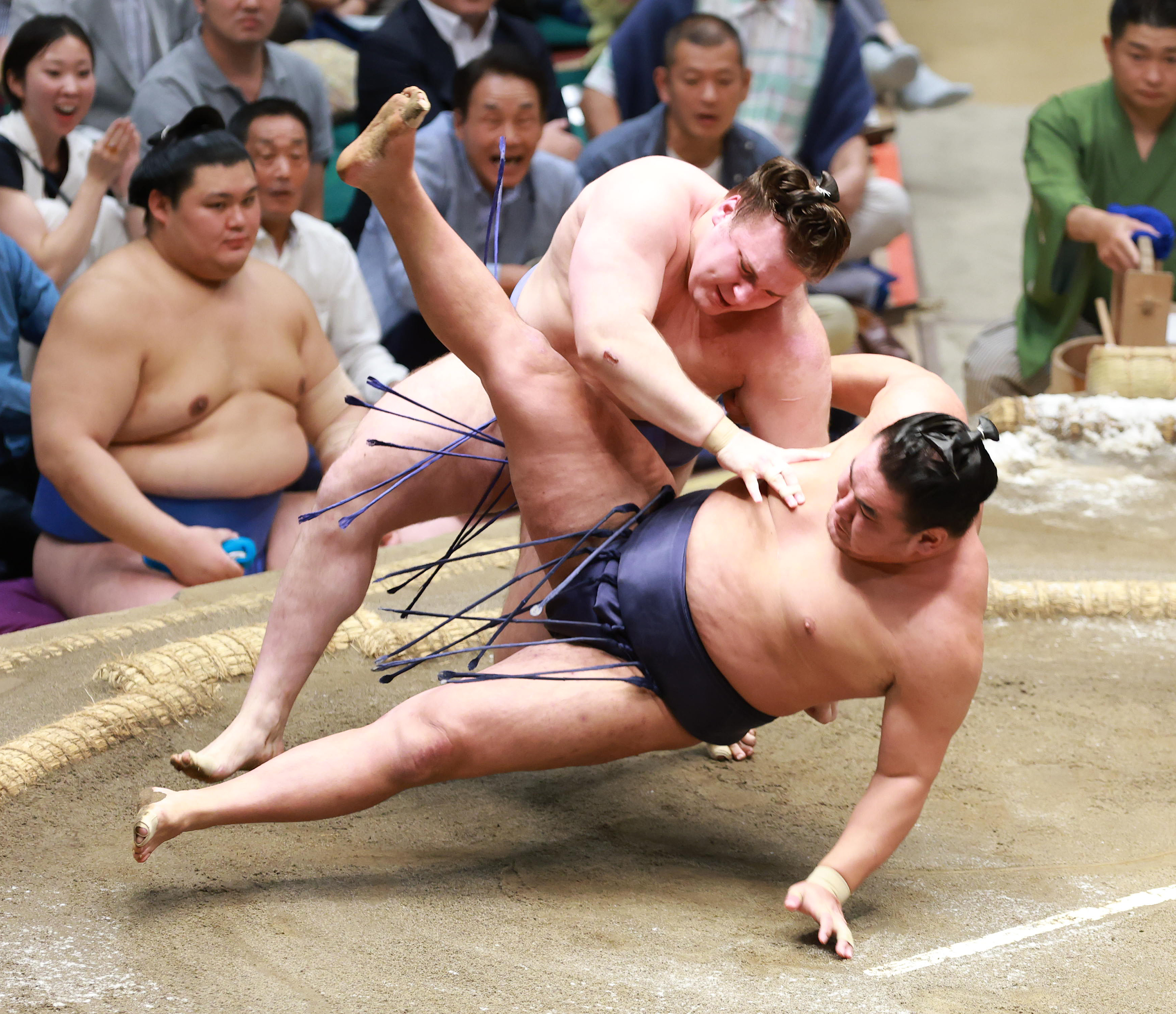 横綱・豊昇龍、連勝「11」でストップ…先場所に続き安青錦に敗れ／秋