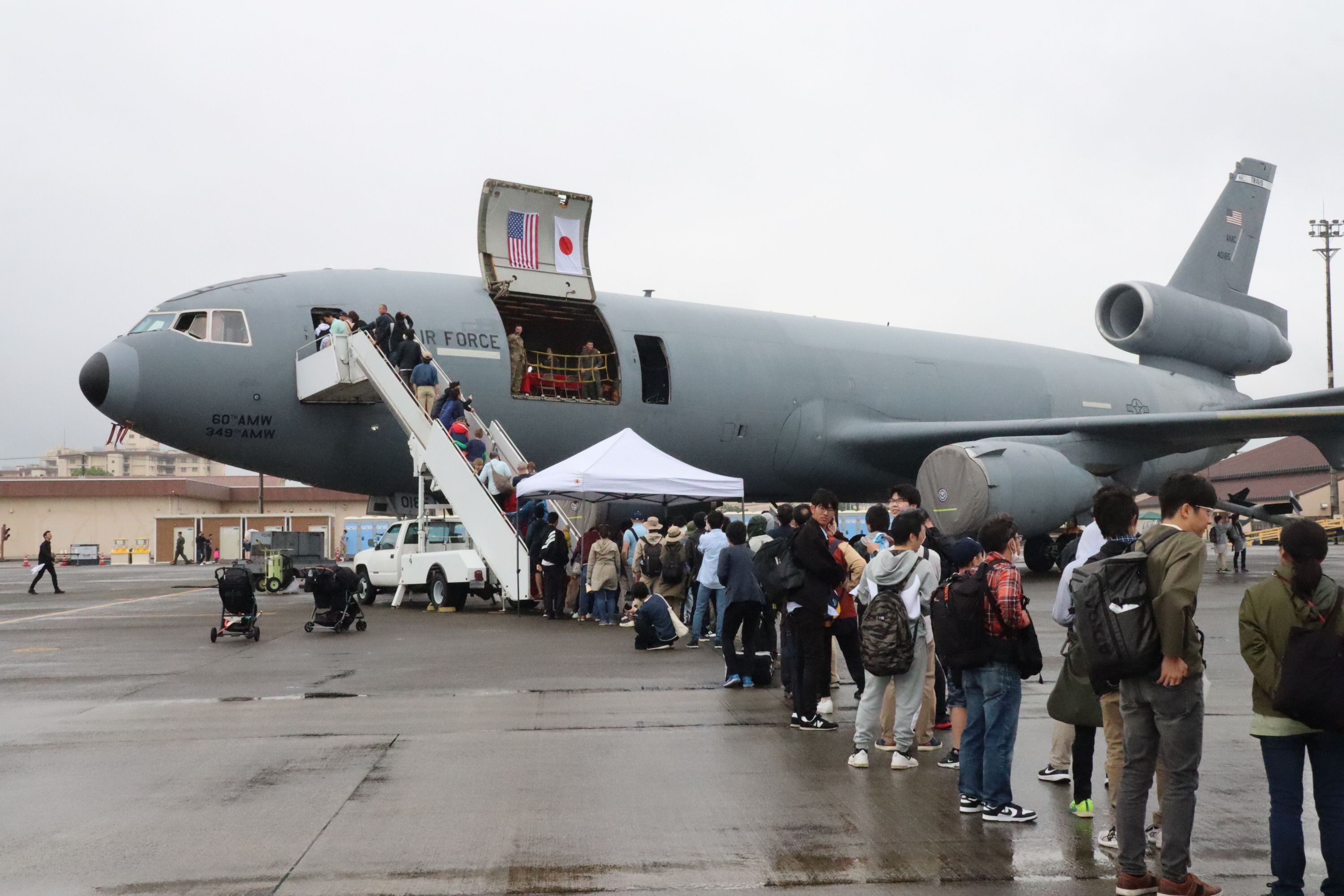 米軍横田基地で友好祭 CV－22オスプレイ公開に長蛇の列（1/2ページ