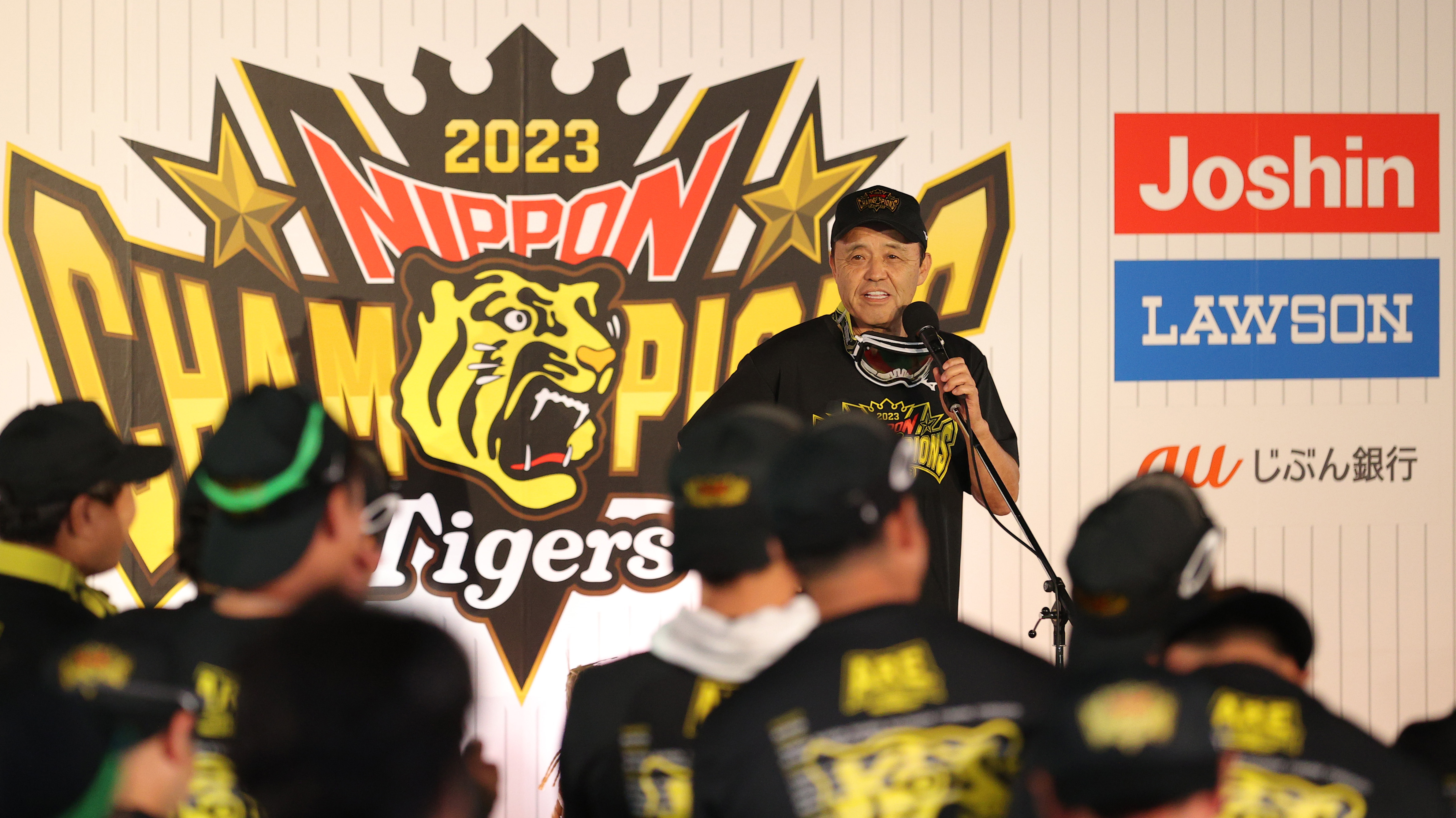き*0様 阪神 2023年日本一記念 石井選手サイン入りビールかけTシャツ