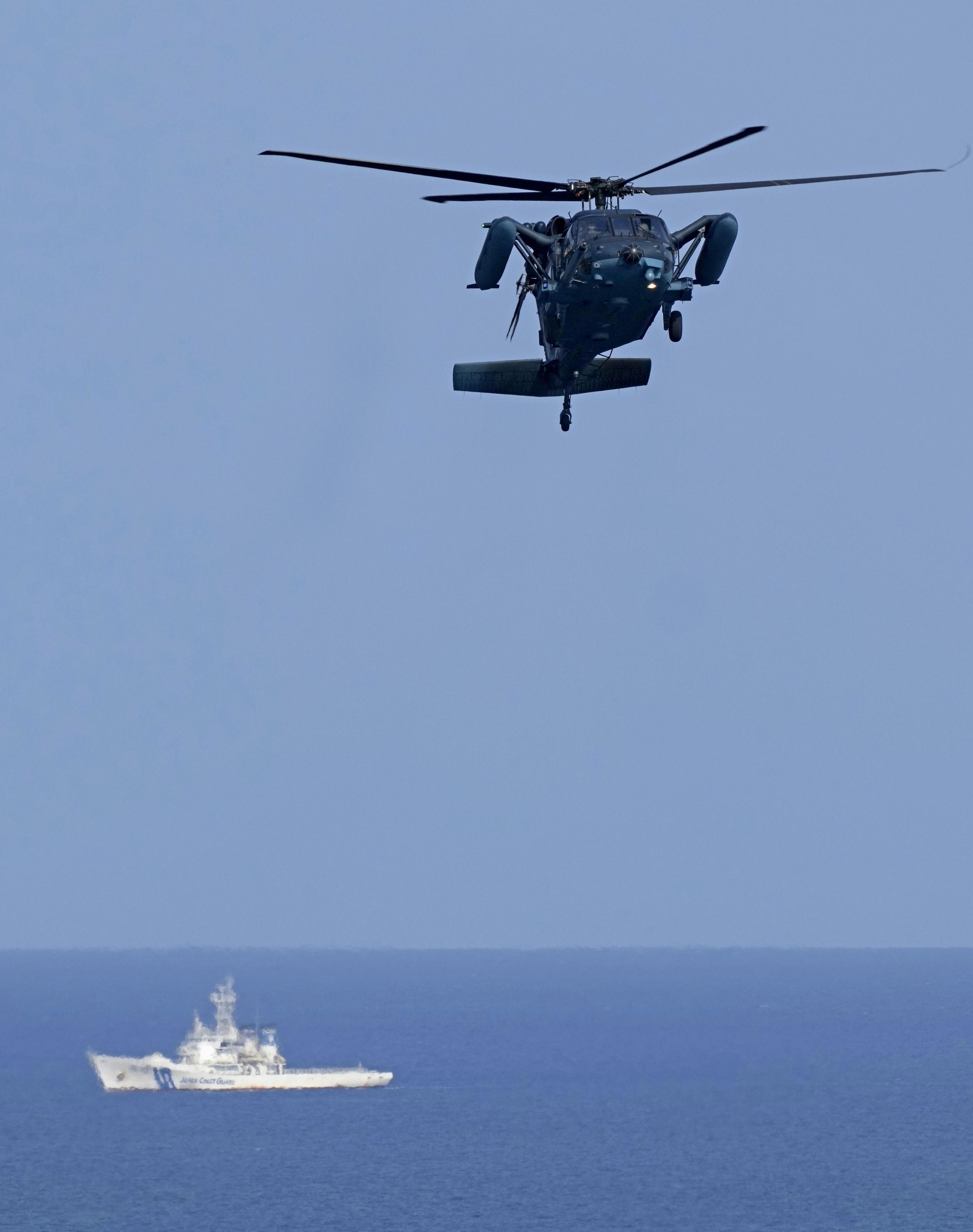 サンゴと機体見分け付かない」 陸自ヘリ事故、捜索難航 - 産経ニュース