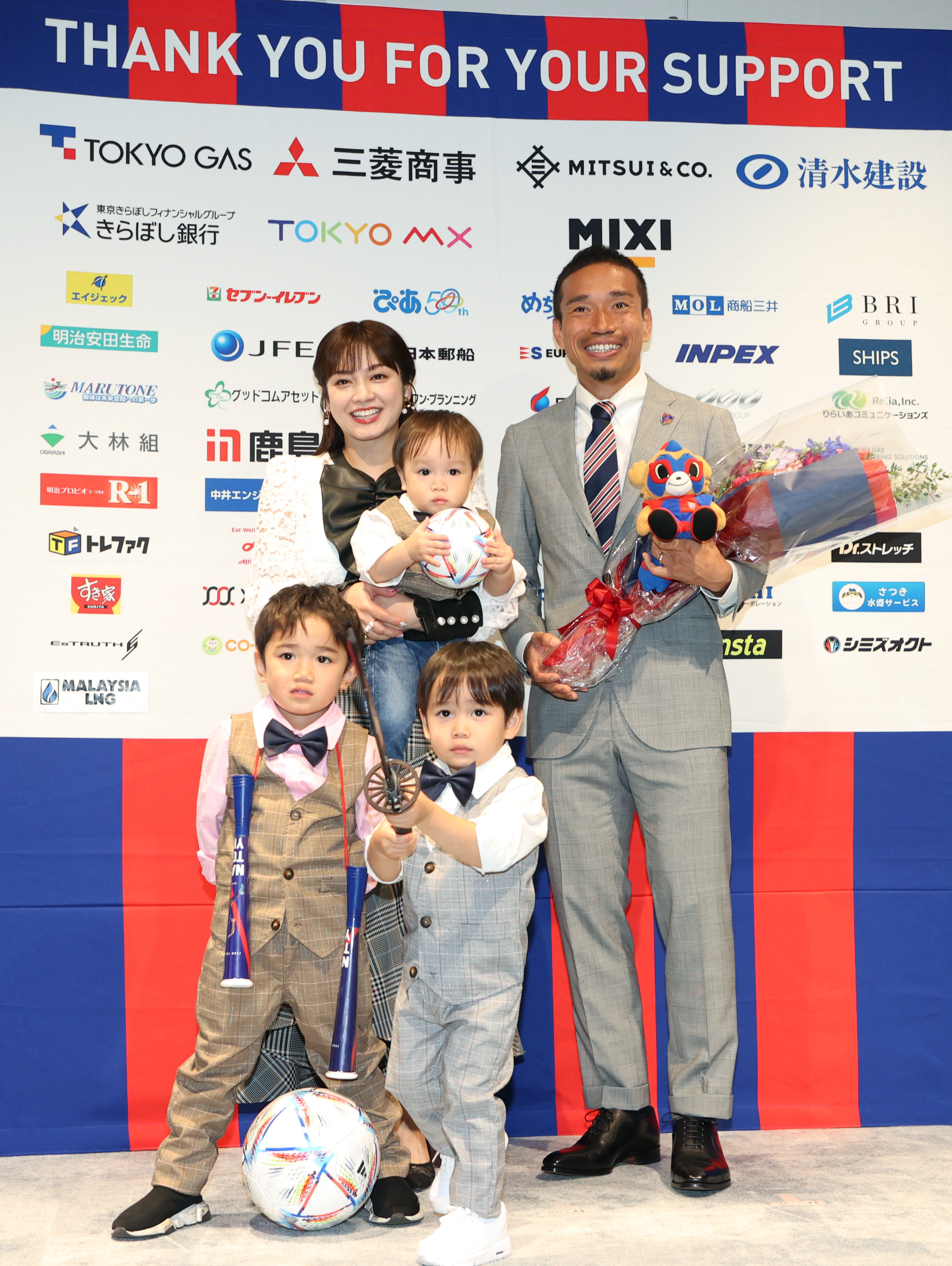 サッカーw杯日本代表 w杯4度目選出の長友 みんなのパワースポットに 産経ニュース サッカーw杯日本代表 w杯4度目選出の長友 みんなのパワースポットに 産経ニュース