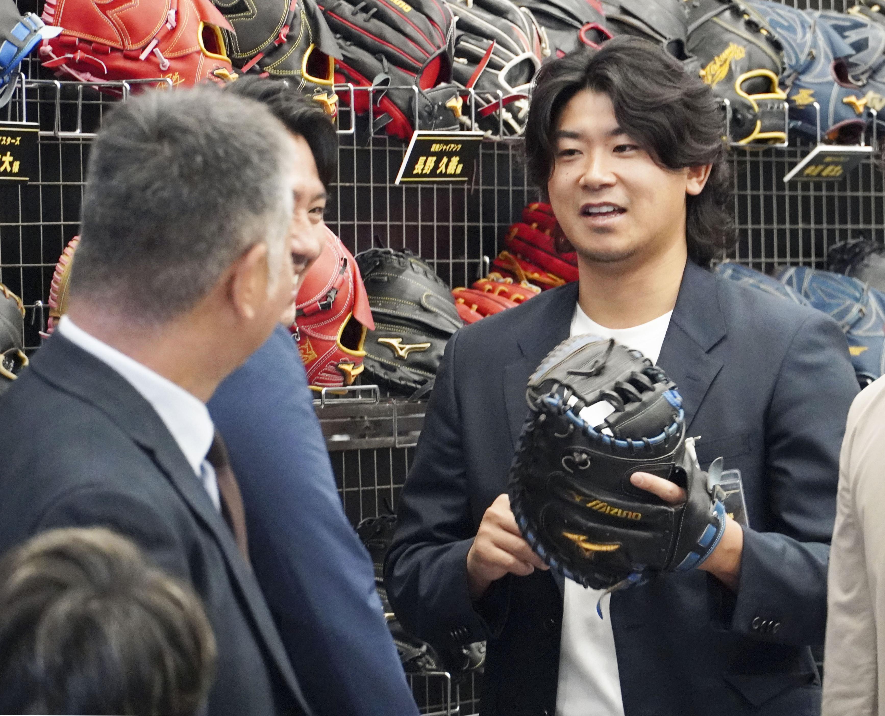 MLB】カブス・今永昇太、グラブをより大きく ミズノ担当者と意見