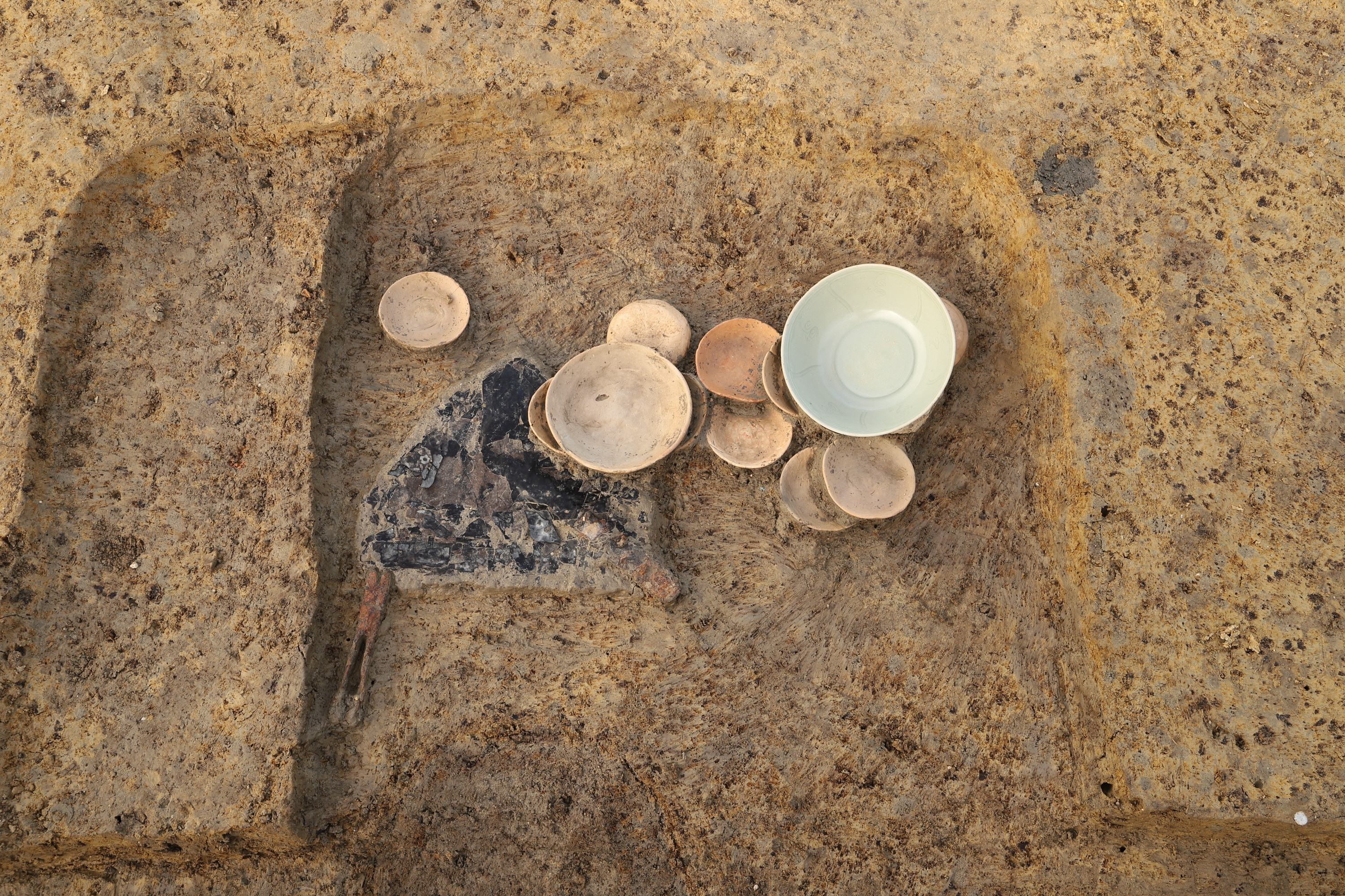 烏帽子が伝える鎌倉武士の姿 大津・里西遺跡、屋敷墓から出土 - 産経