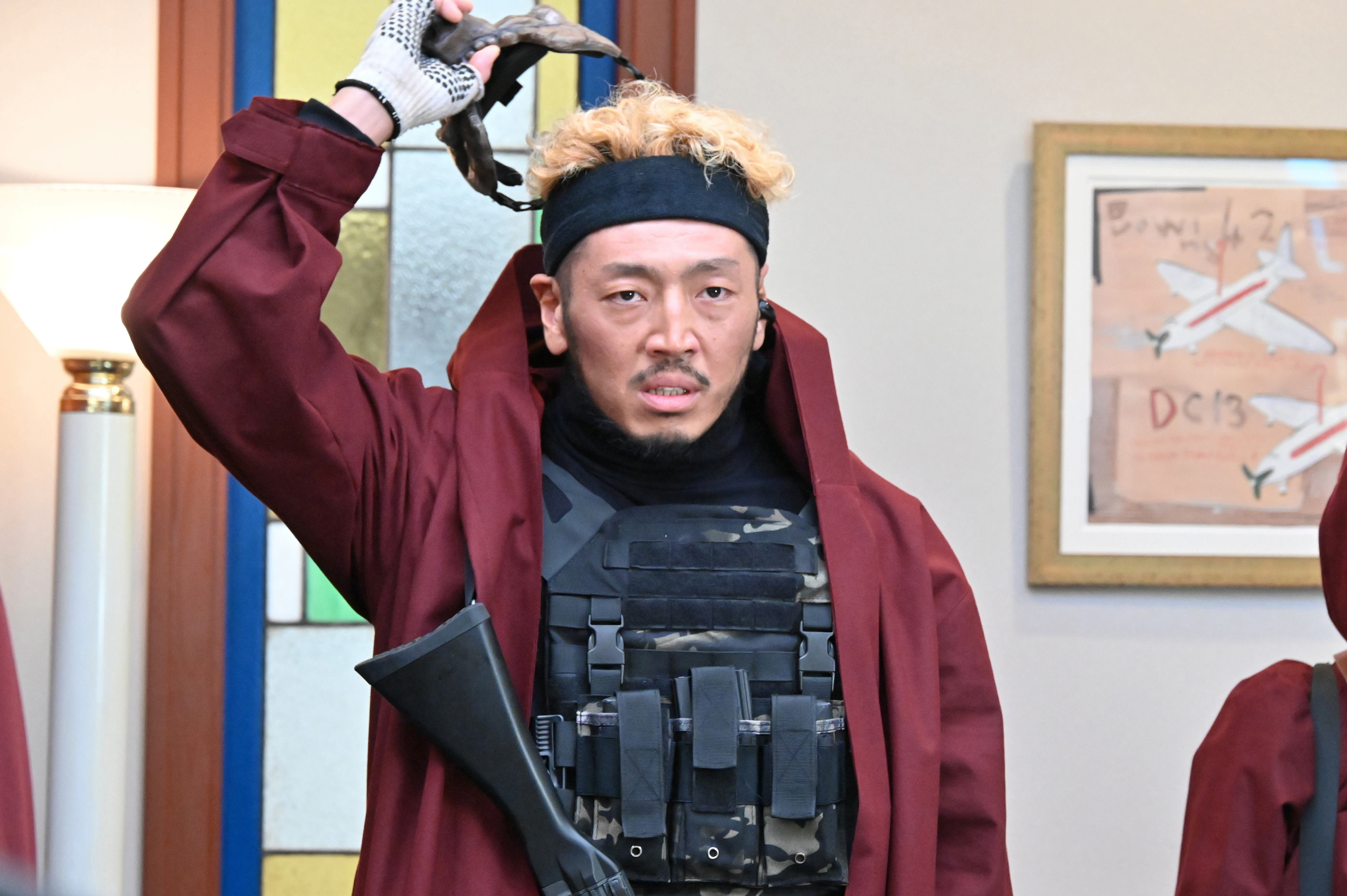 櫻井翔主演「新空港占拠」 武装集団・獣のメンバー「馬」「牛」「猪