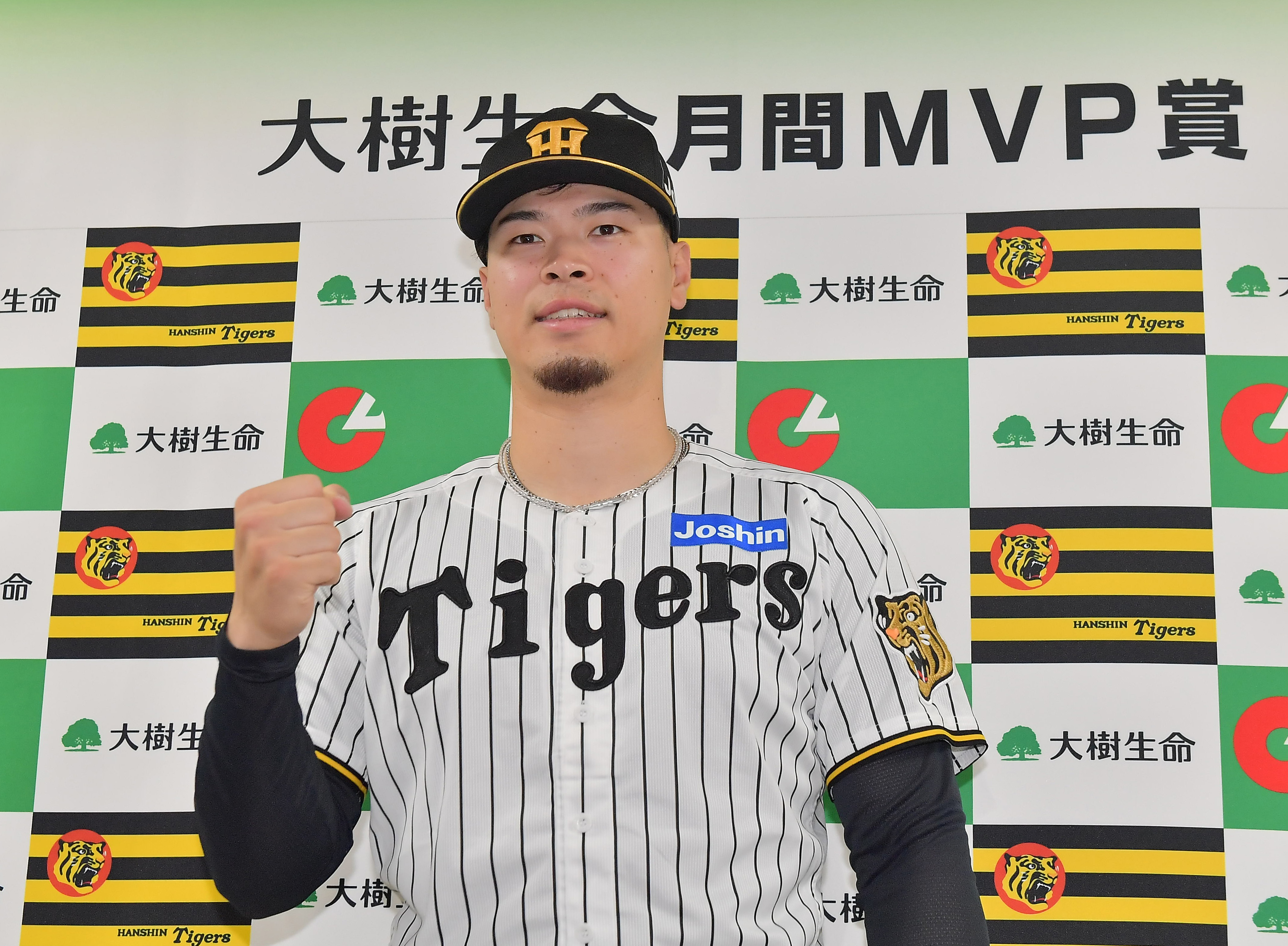 阪神・佐藤輝明が3度目の月間MVP タイトルは「全部取るくらいの気持ち