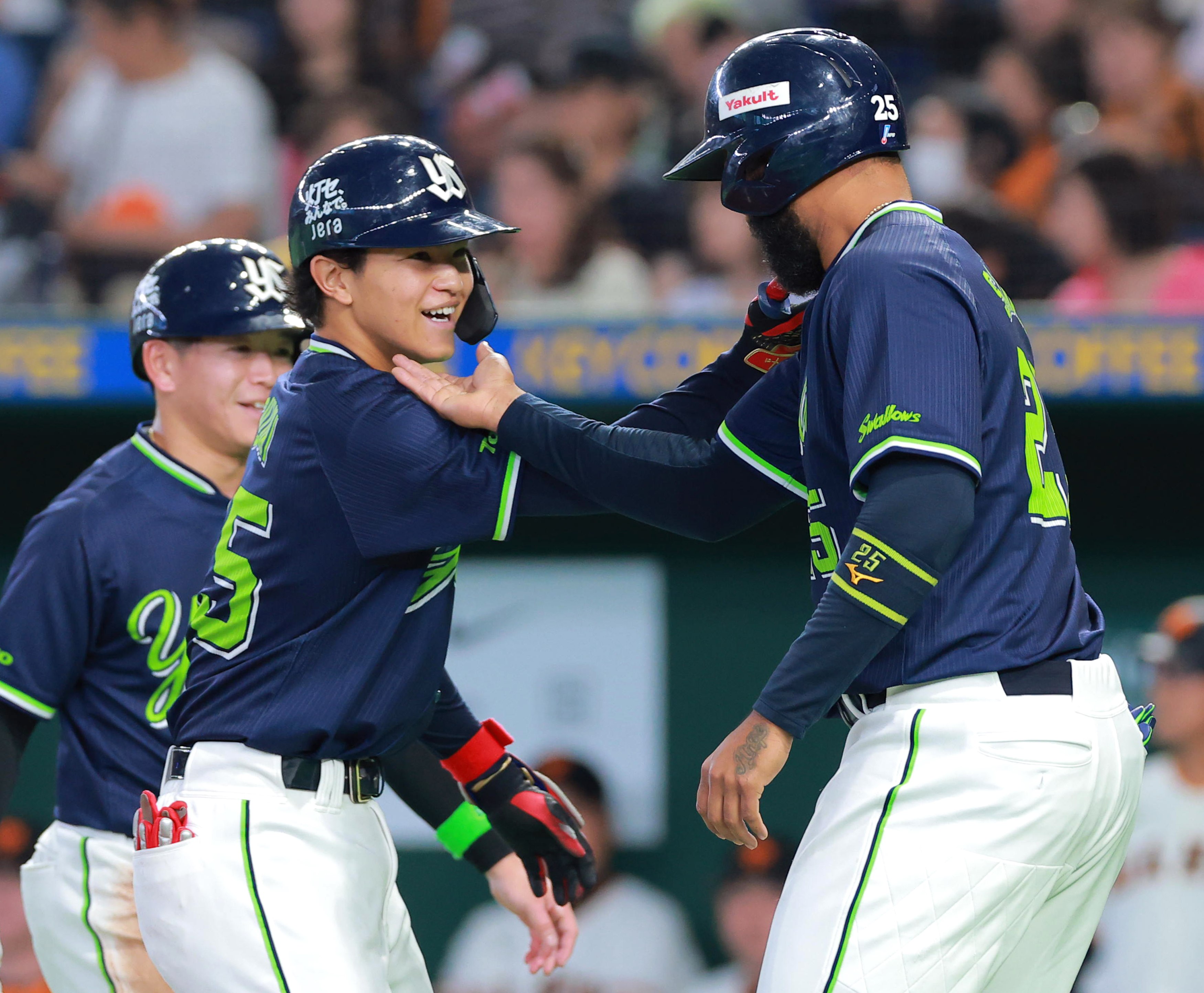 桑原打法〟鈴木叶が2安打4打点 ヤクルトが12球団最速で20勝到達 （写真