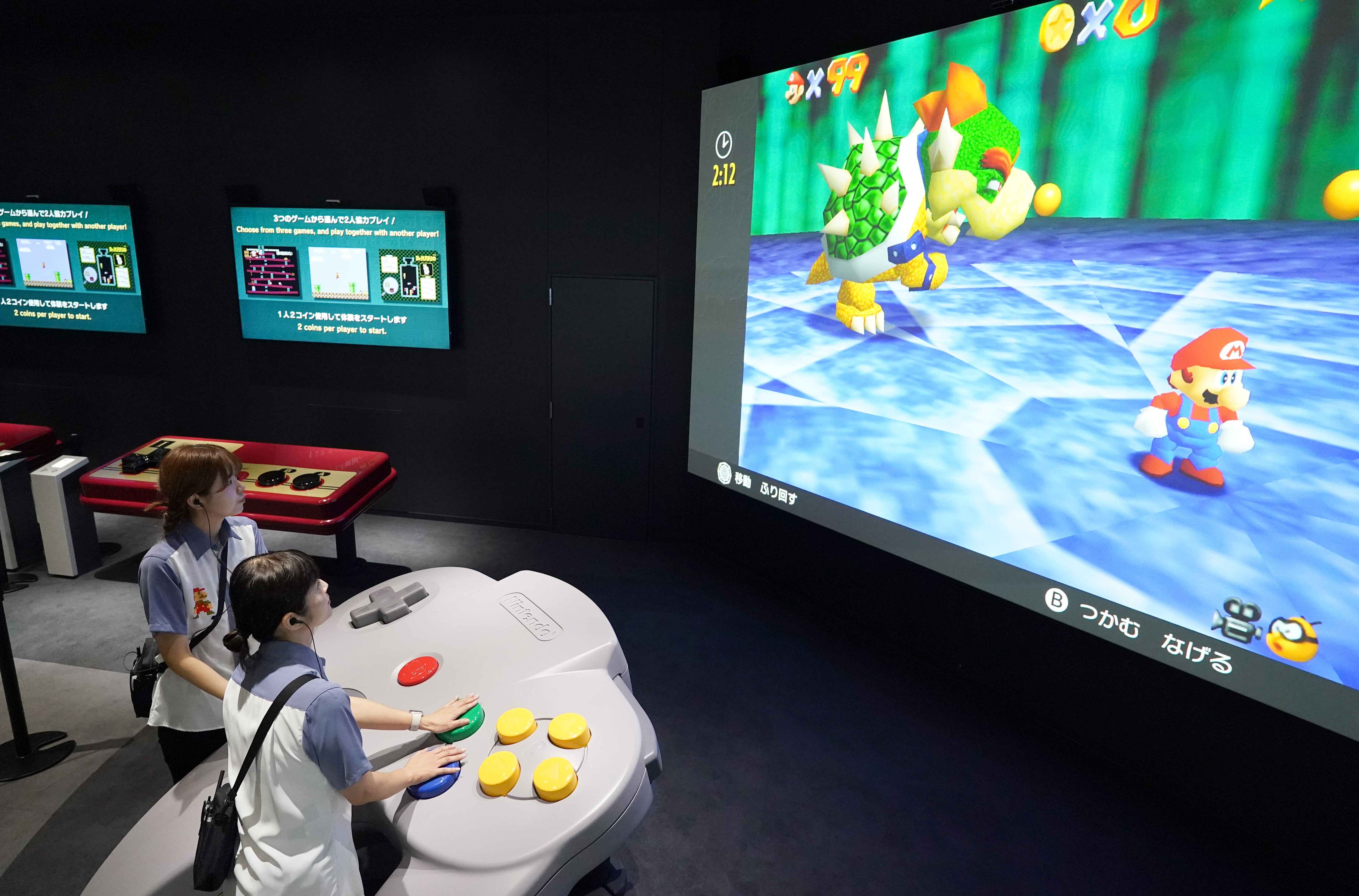 ニンテンドーミュージアム限定　ファミリーコンピューター　コントローラー デカ過ぎんだろ…「ニンテンドーミュージアム」に展示される