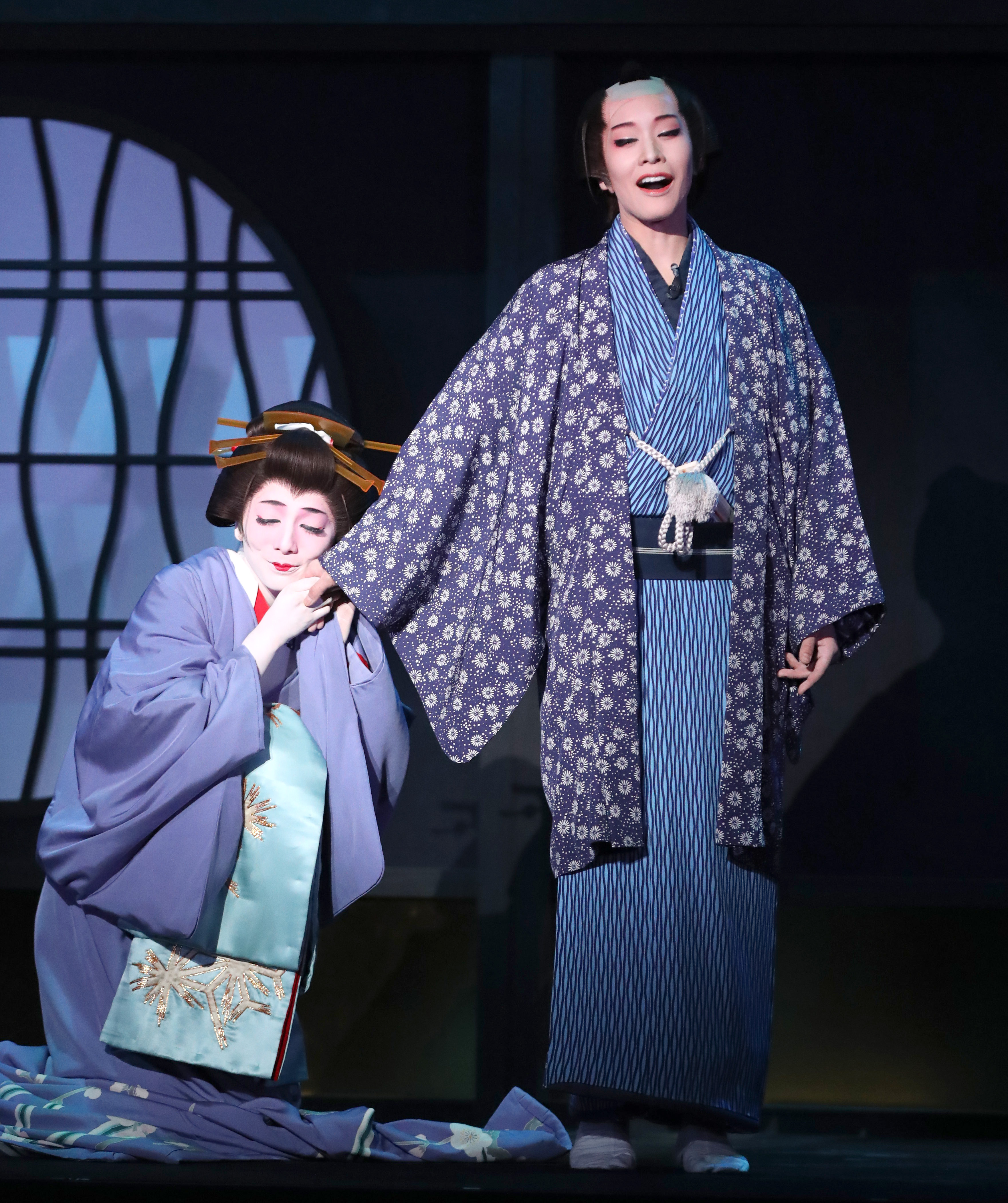 宝塚雪組男役和希そら東上初主演「心中・恋の大和路」が開幕 - サンスポ