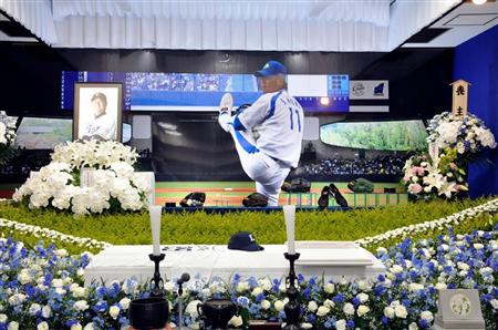 西武 森コーチ通夜 本拠地イメージした祭壇に豪快フォームの雄姿 サンスポ