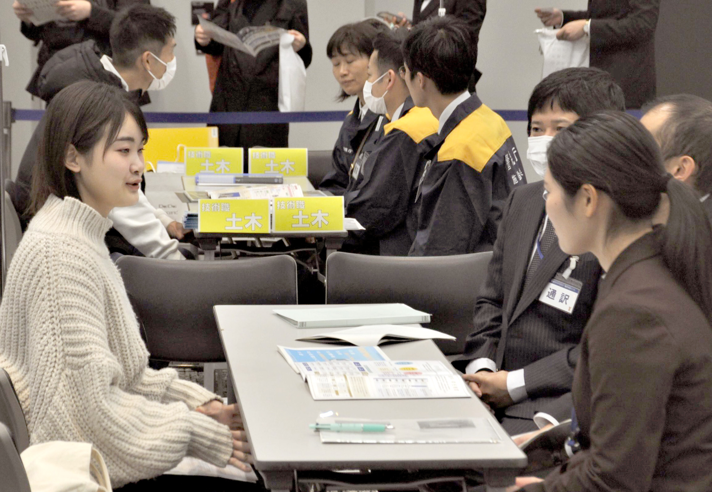 警察 人手 不足