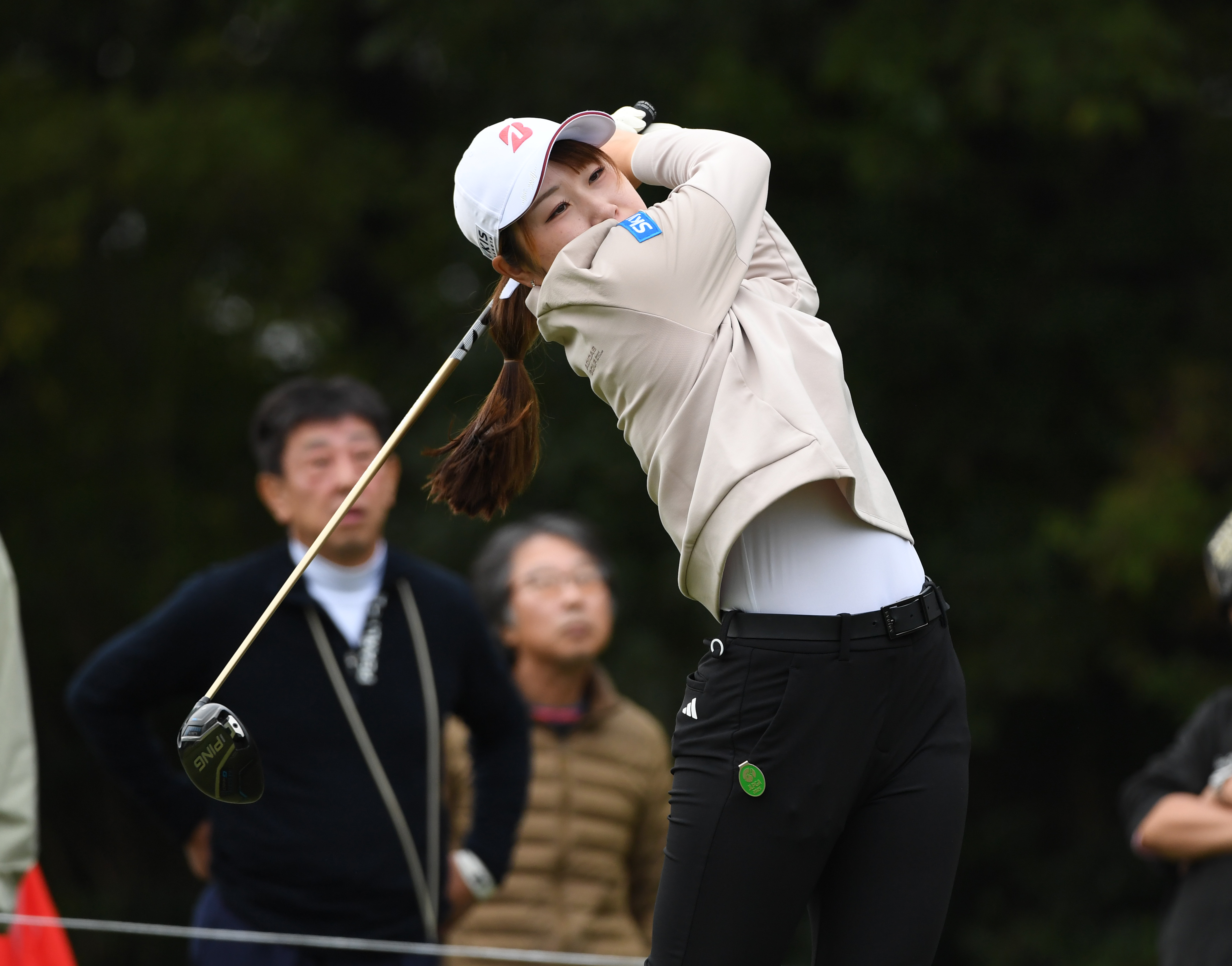 新人の都玲華と荒木優奈が首位、横峯さくら7位 女子ゴルフの樋口久子