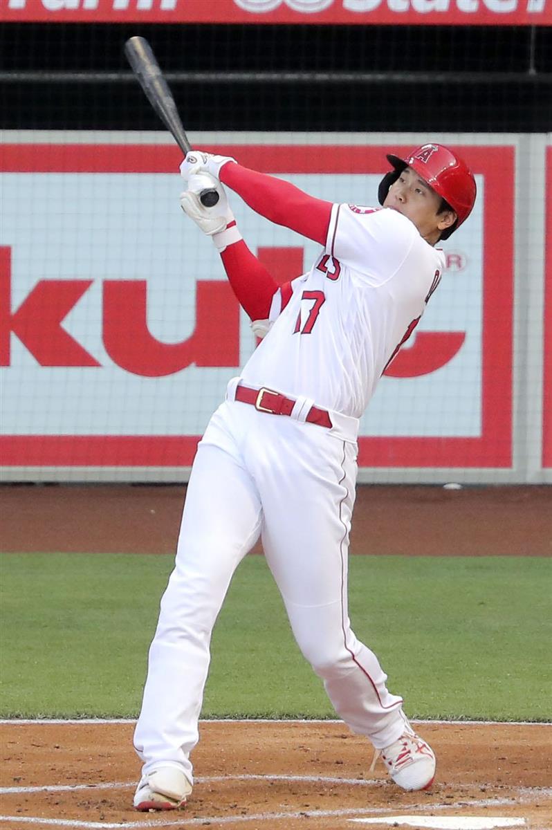 リアル二刀流の大谷翔平、特大2号ソロも勝利投手の権利目前で走者と