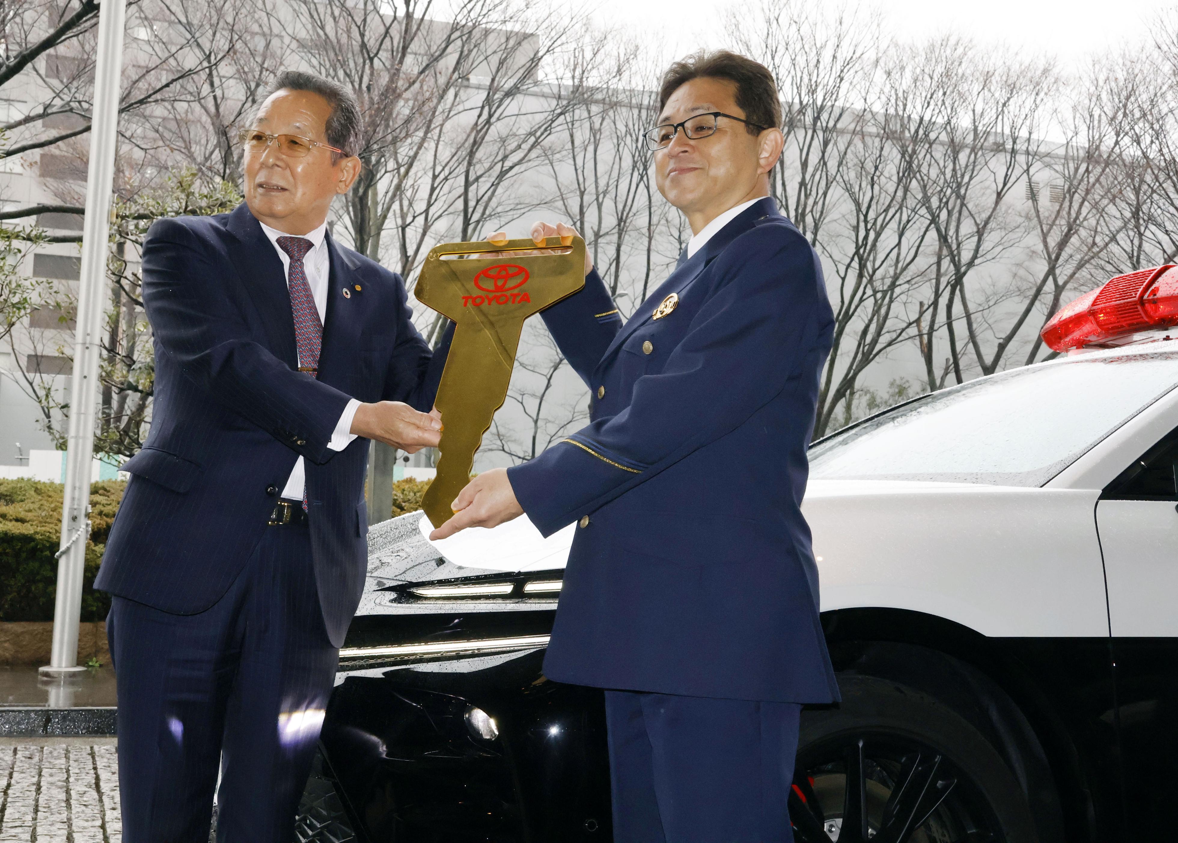 愛知県警に「クラウンスポーツ」PHVパトカー寄贈、全国初 車からの電力